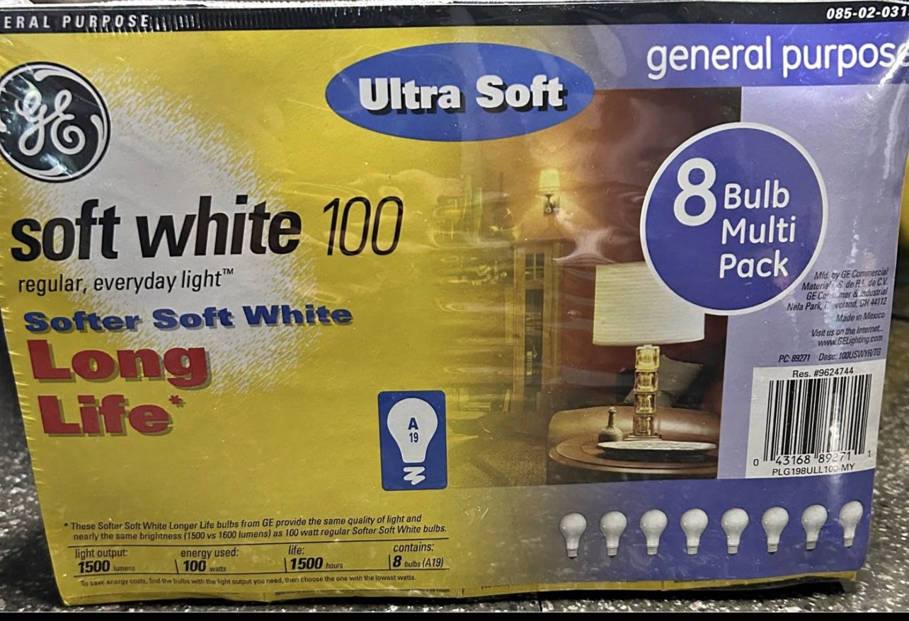 GE 100 Watt Soft White Light Bulbs (8 Bulbs Total) In Original Boxes vintage ￼