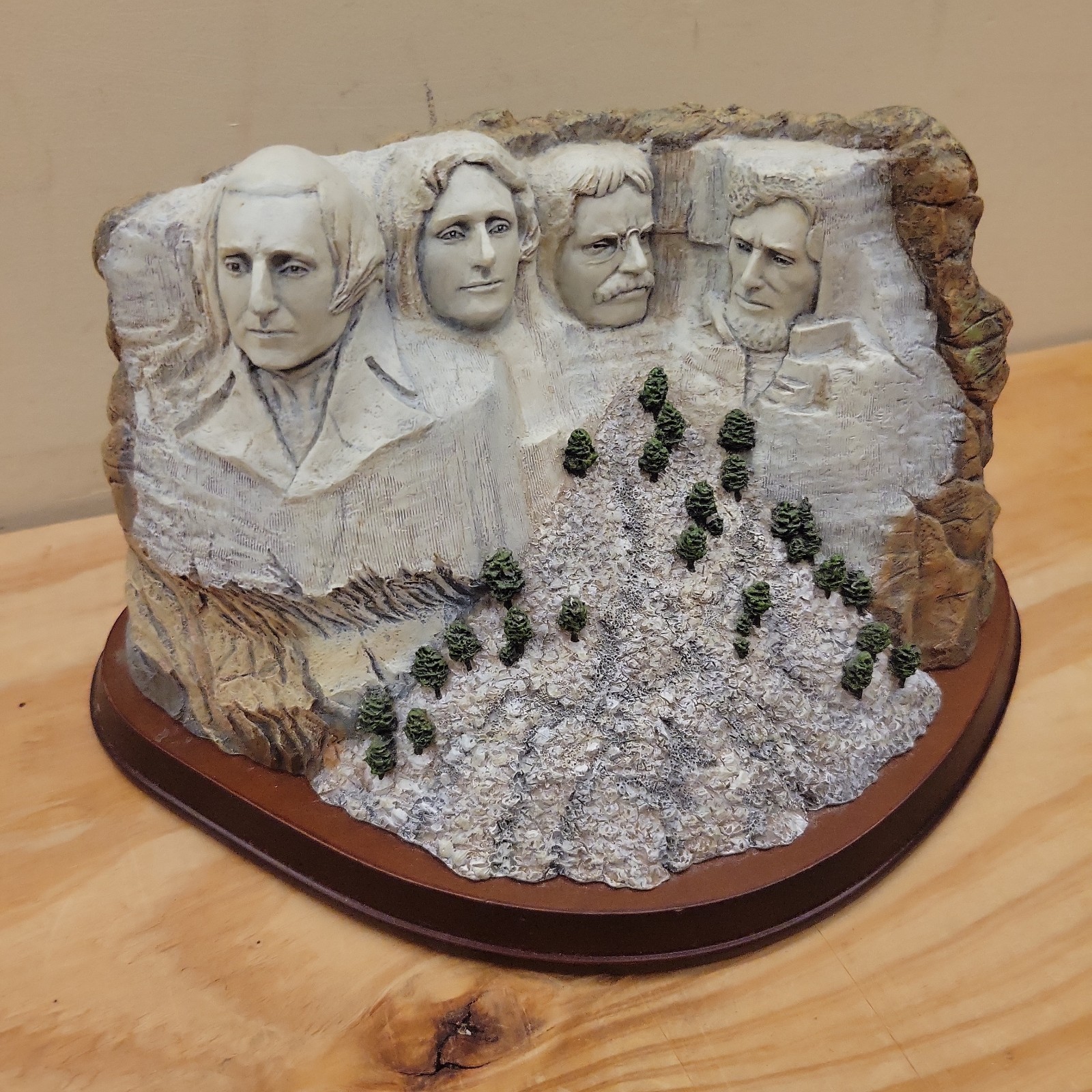 Rare Danbury Mint Mount Rushmore Sculpture 