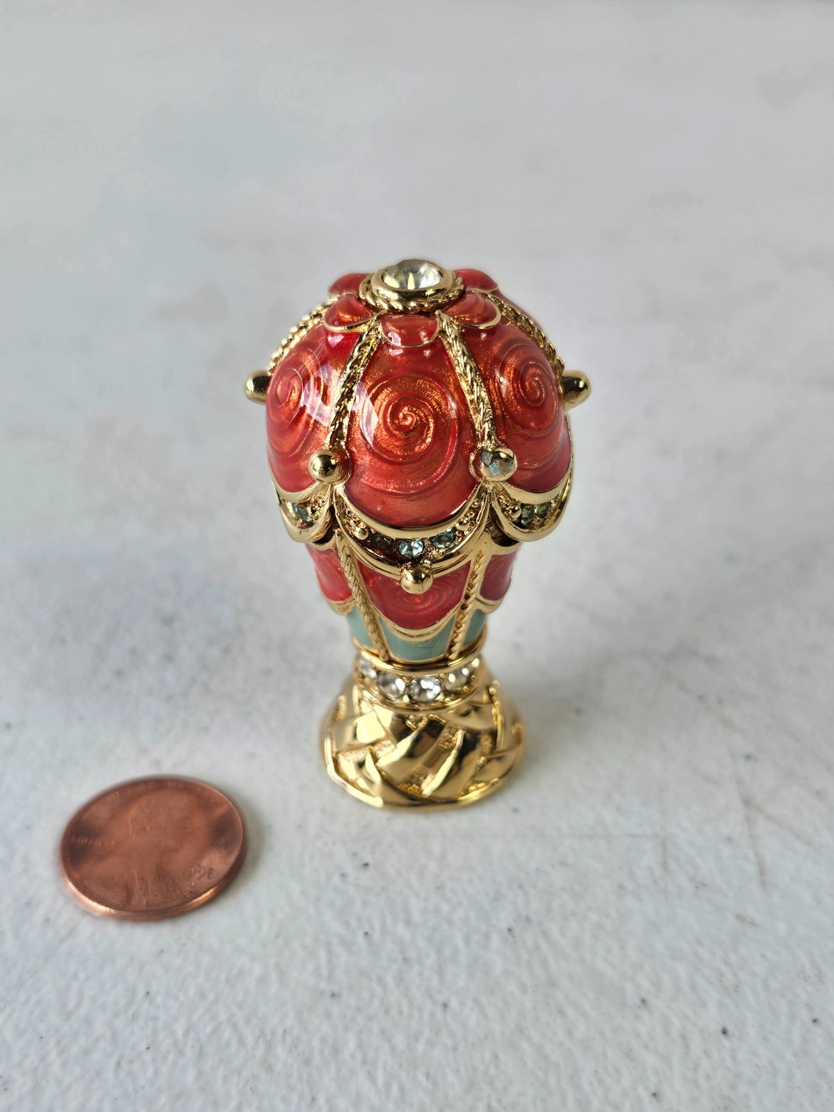 Estee Lauder Fantastic Voyage Hot Air Balloon Solid Perfume (lid slightly bent)