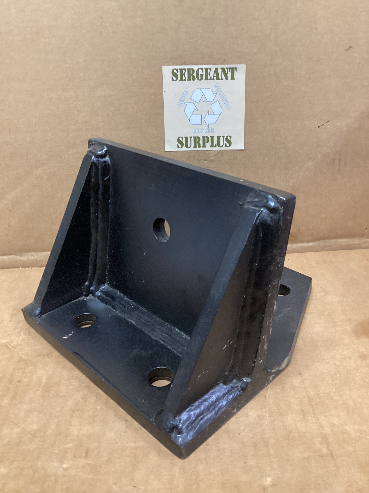 Bracket rear engine mtd./LH & RH M915/M916A1 3040-01-126-9926