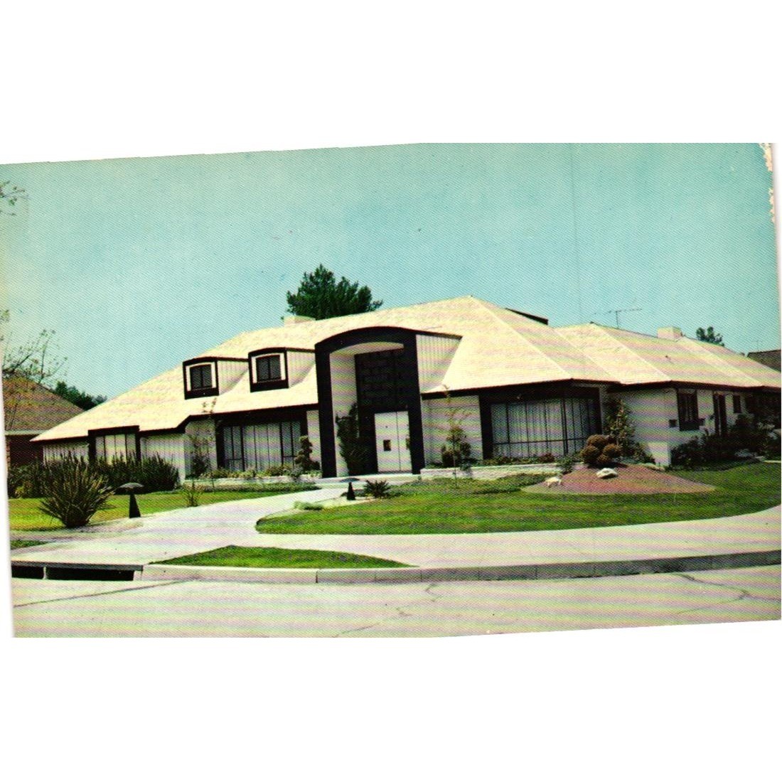 Vintage Liberace Home Postcard North Hollywood California Mirro-Krome LA-1068