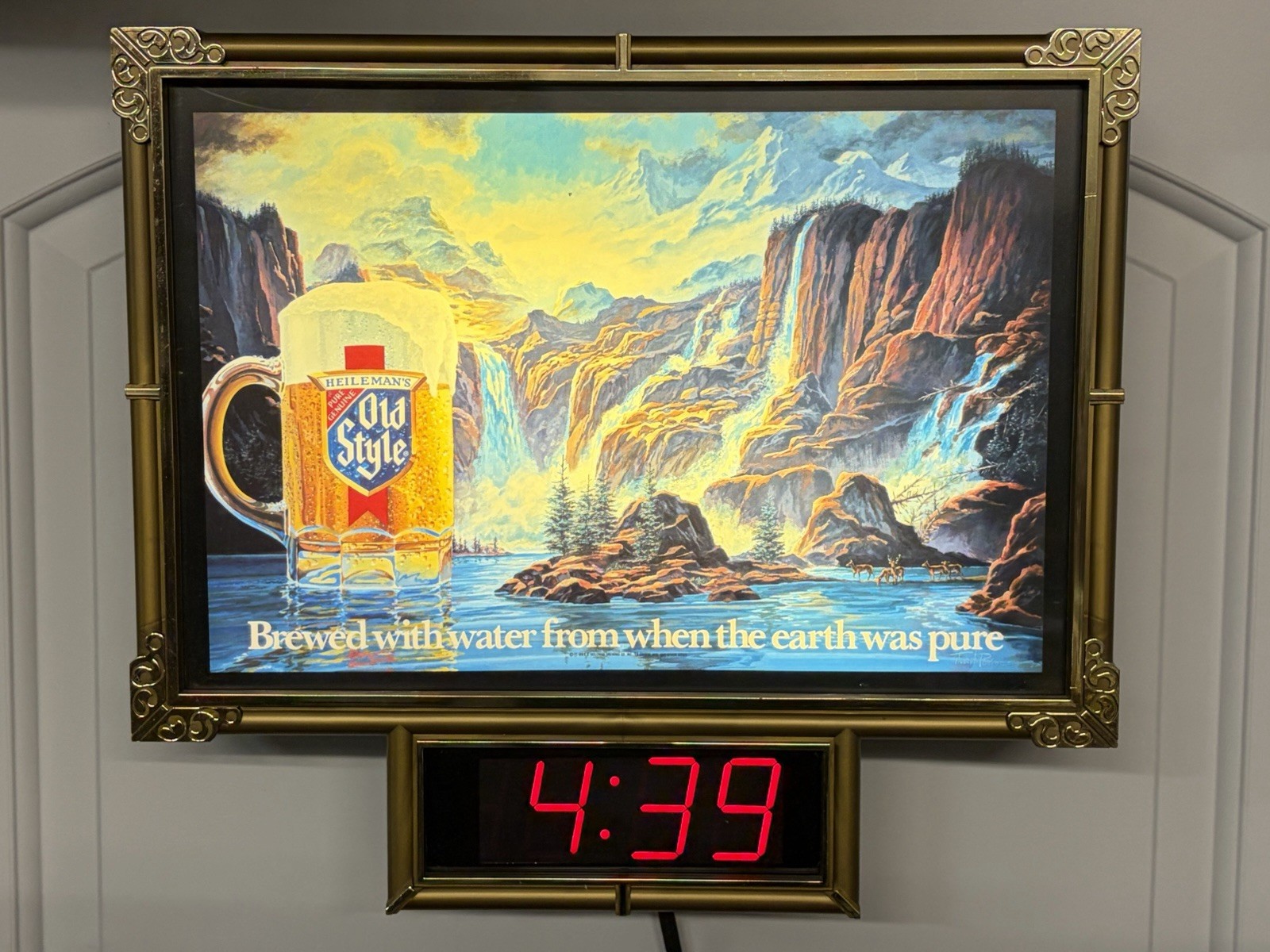 Vintage 1986 Heileman’s Old Style Beer Lighted Digital Clock Waterfall Sign