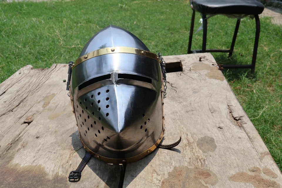 Medieval Bascinet Helmet 18 Gauge Steel Close armor Knight Pig Face Helmet Medieval Bascinet Helmet 18 Gauge Steel Close armor Knight Pig Face Helmet
