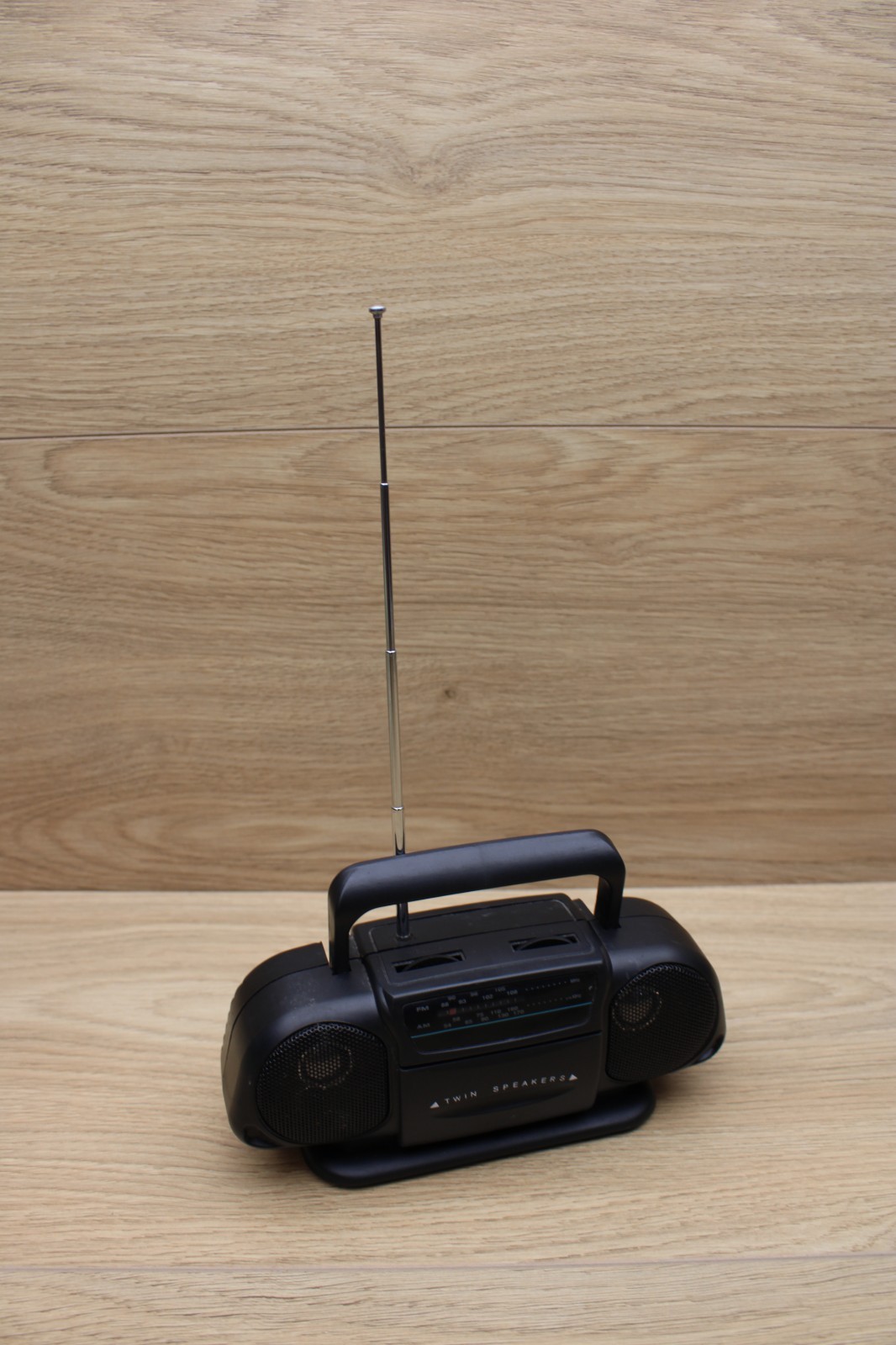 AM FM Portable Radio Twin Speakers Telescoping Antenna Battery Powered