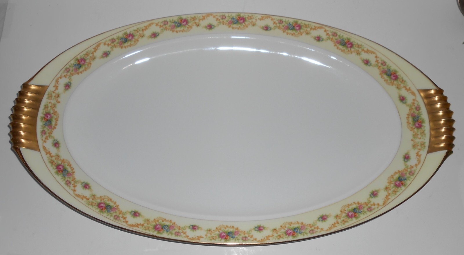 Meito China Porcelain Japan The Windsor w/Gold Oval Vegetable Bowl
