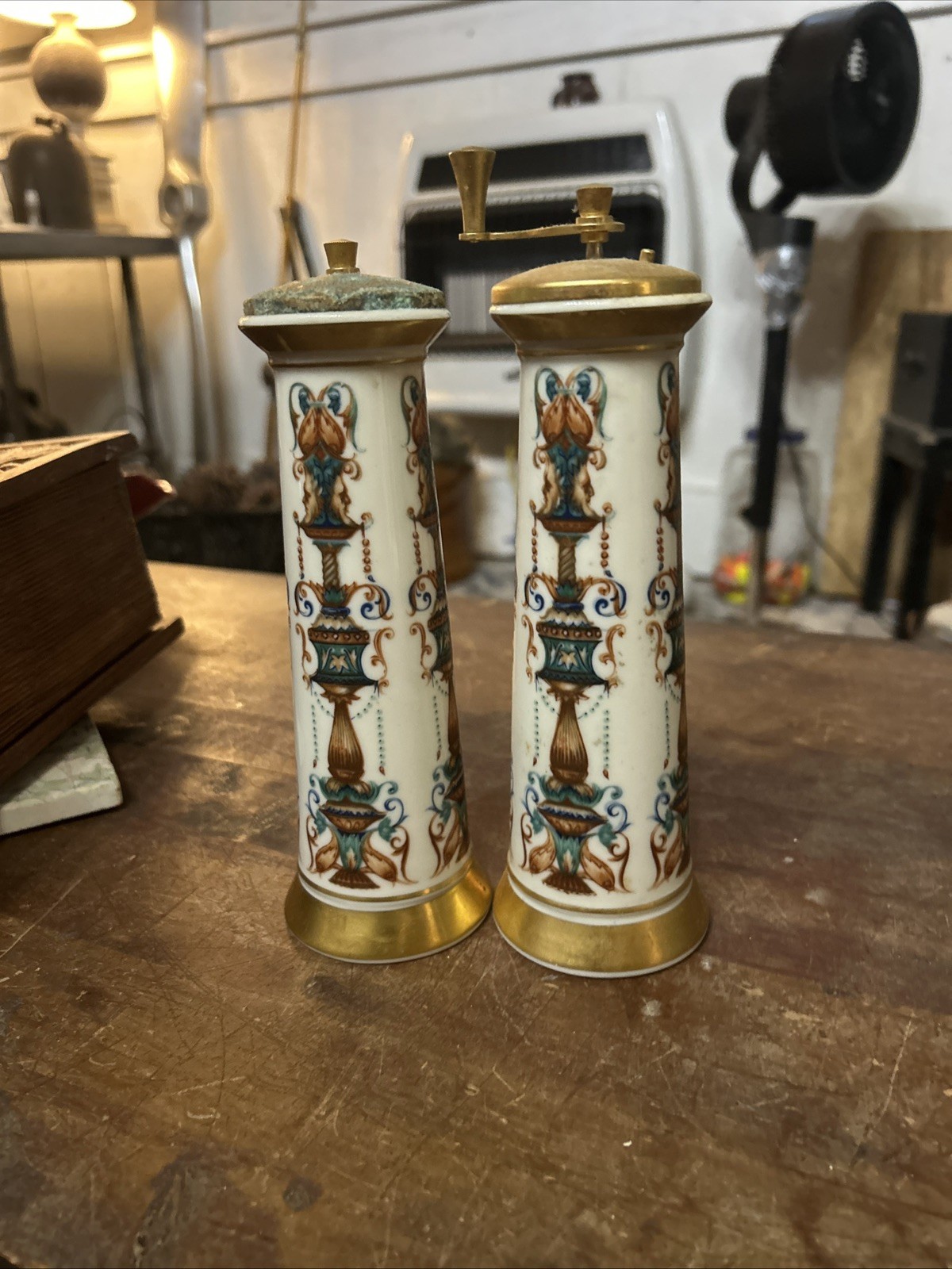 Lenox Lido Salt Shaker & Pepper Mill 24 KT Gold Trim 7.5 Inch Pair 