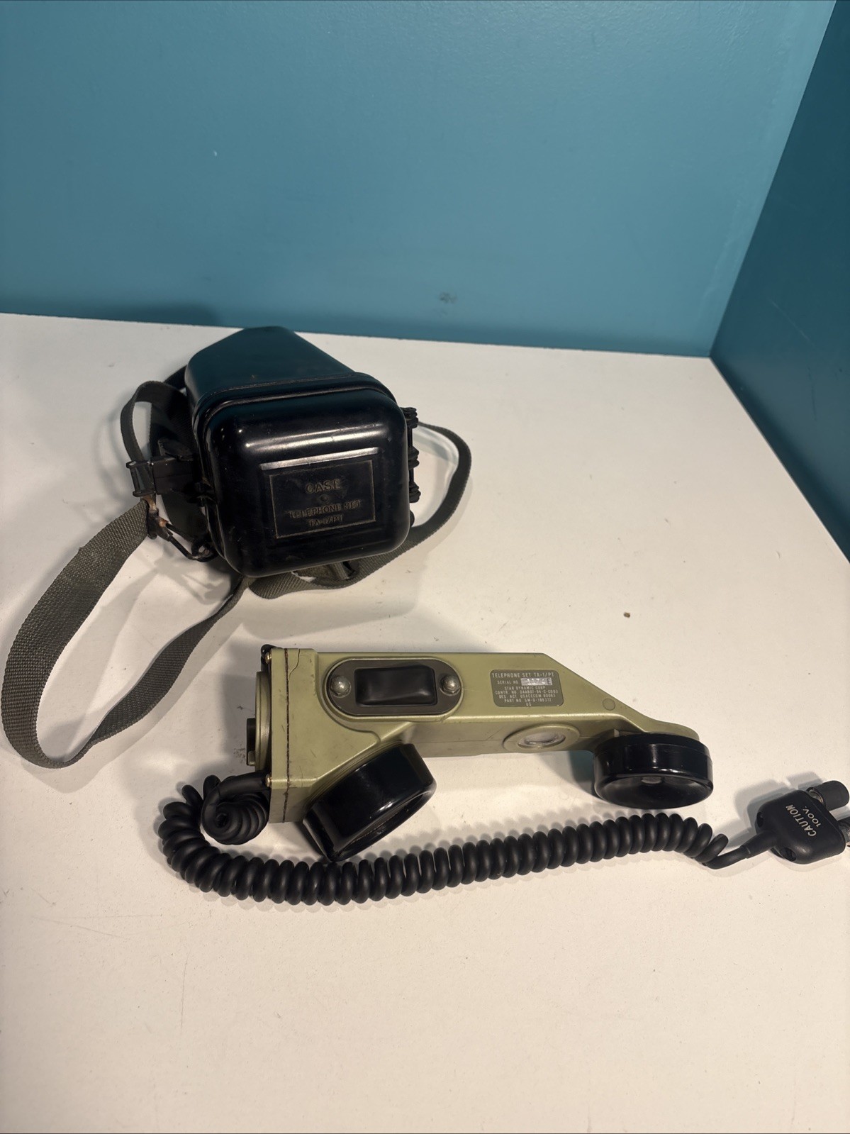 VINTAGE U S ARMY MILITARY FIELD TELEPHONE SET TA-1/PT IN HARD SHELL CASE