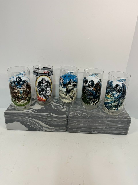 Burger King 1976 King Kong Collector glasses. set of 5. Excellent Condition.