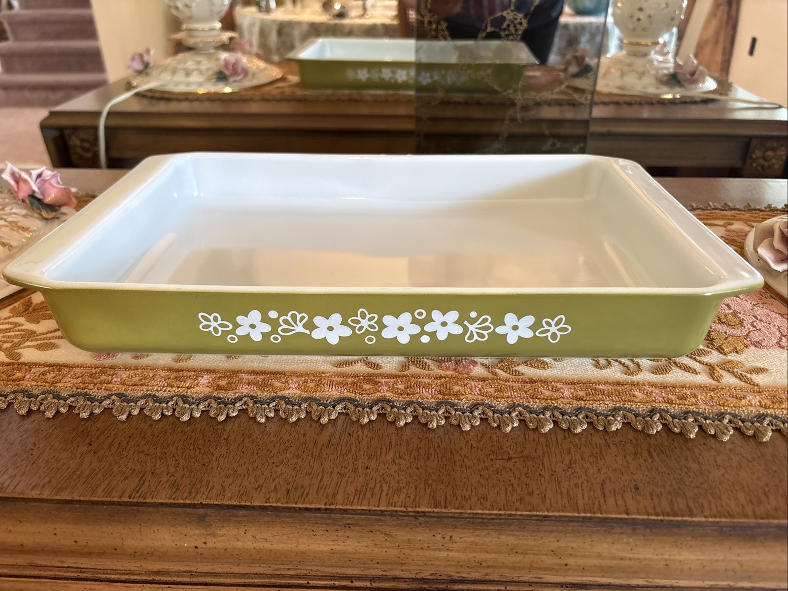 Vintage Crazy Daisy Spring Blossom Green Pyrex Lasagna Pan #933 “Crazy Daisy” Vintage Crazy Daisy Spring Blossom Green Pyrex Lasagna Pan #933 “Crazy Daisy”