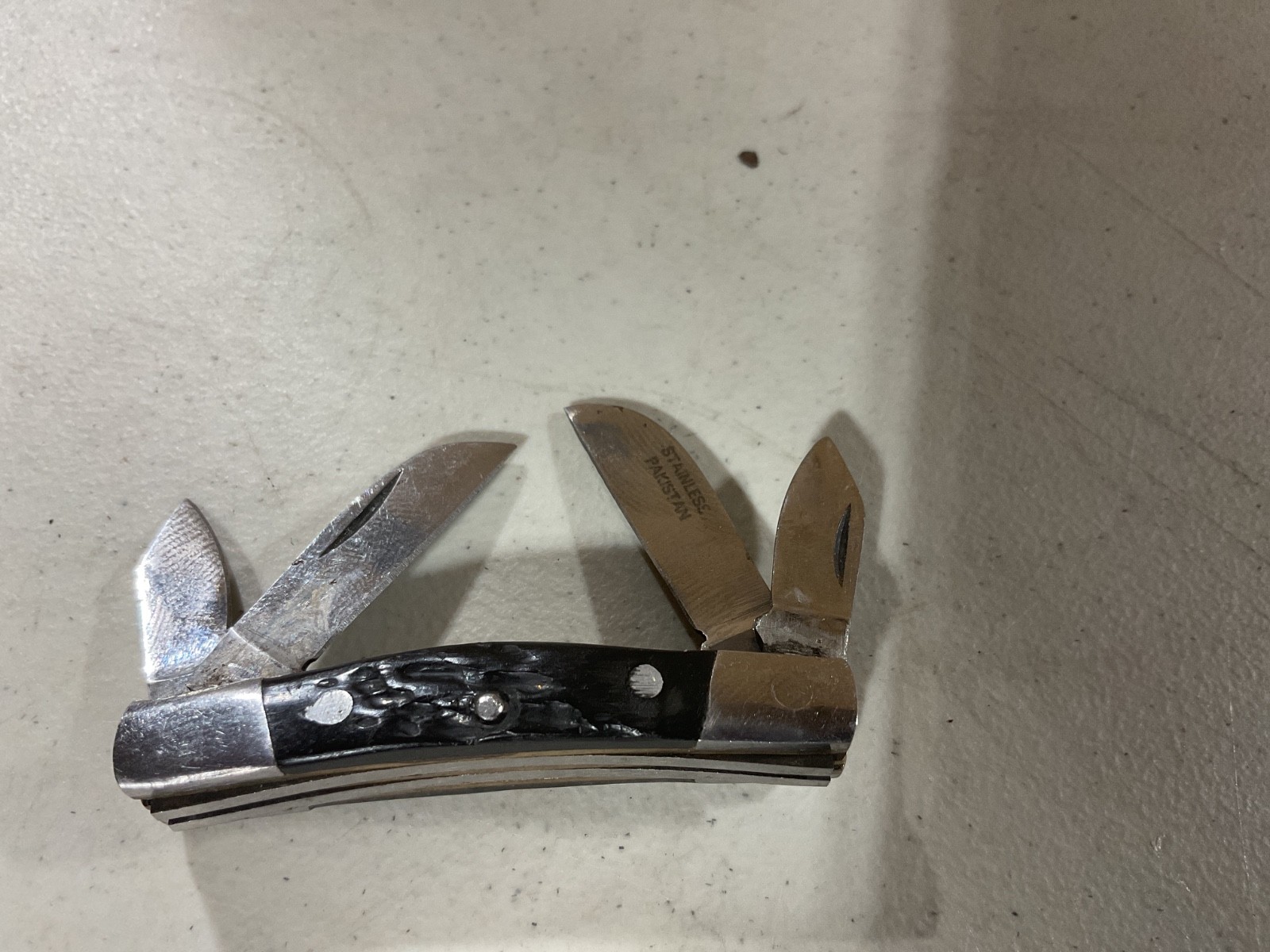 this appears to be a 4 blade, Congress style pocket knife made in Pakistan