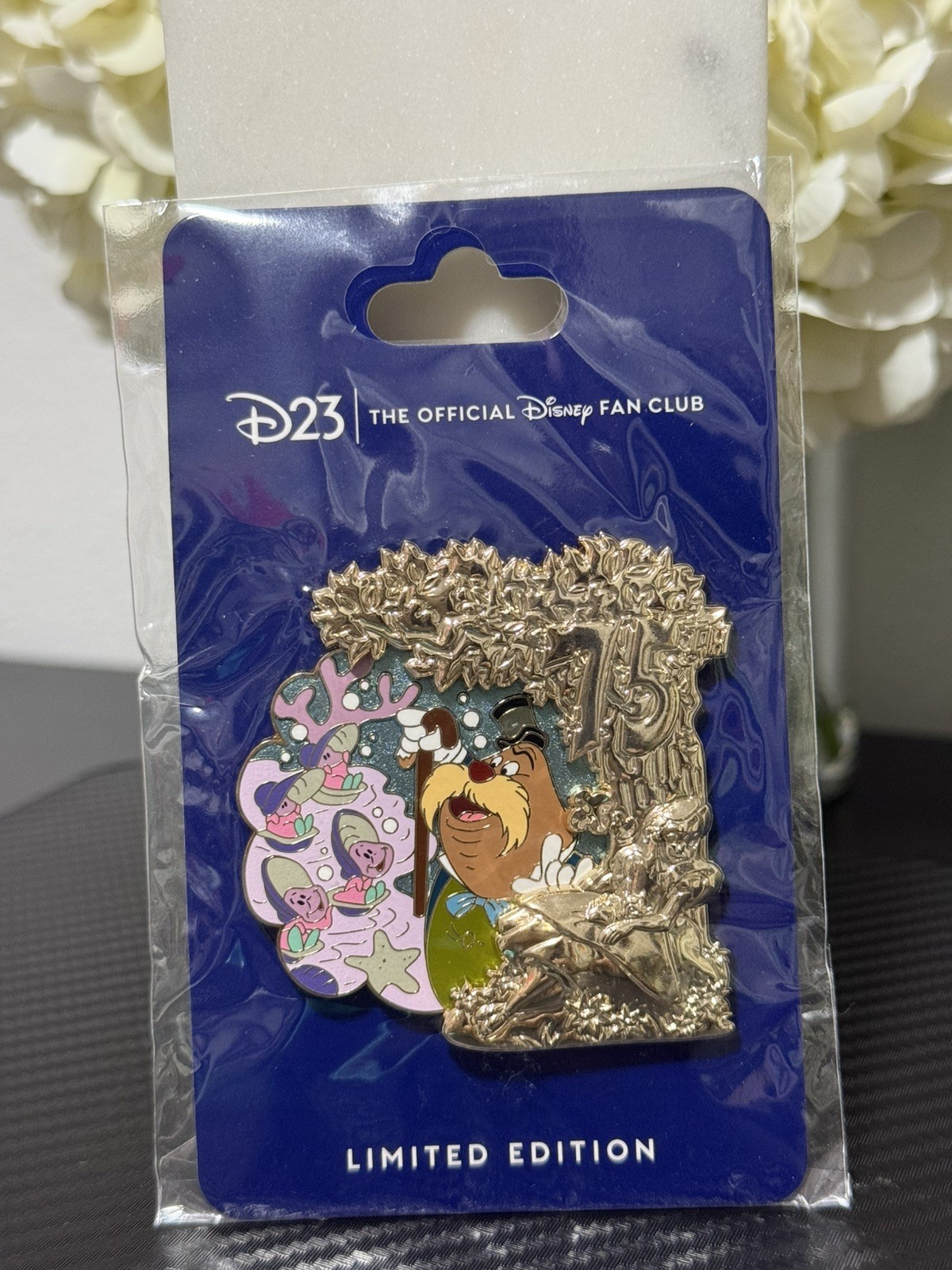 WALRUS & BABY OYSTERS 75th ANNIVERSARY PIN Disney D23 Alice In Wonderland
