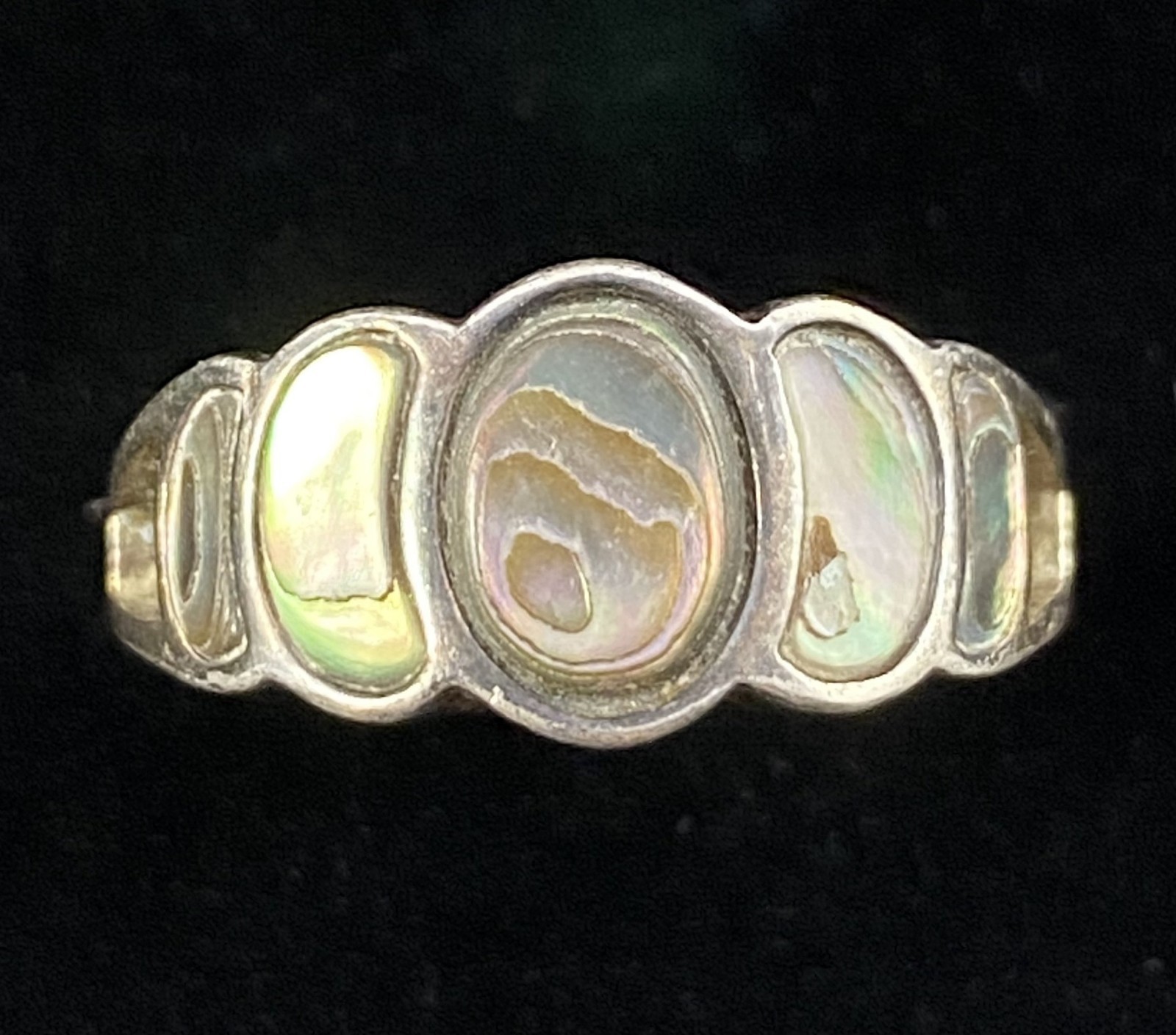 Vintage Southwest Sterling Silver 925 Oval Abalone Scalloped Band Ring E137