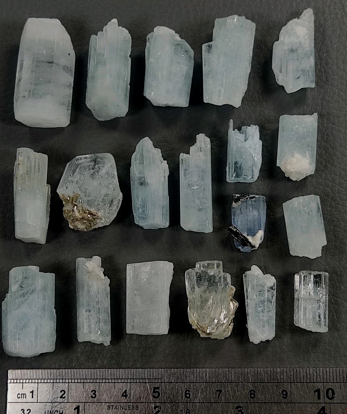125 gm Stunning Wholesale Lot of Natural, Lusteroes Rough Aquamarine Crystals.