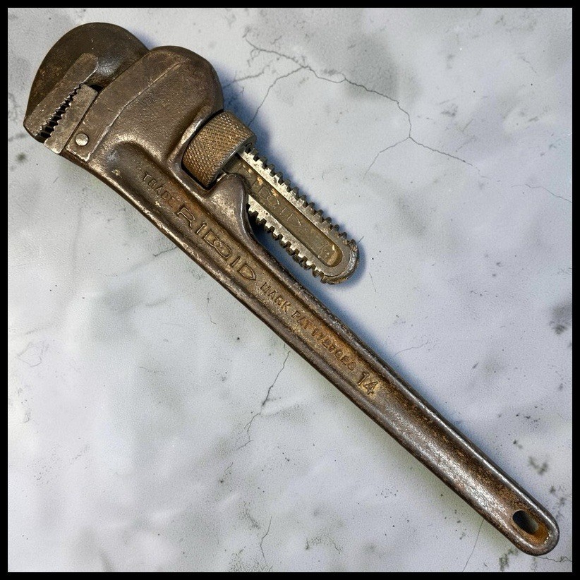 Vintage 1950s RIDGID 14 Heavy Duty Cast Iron Pipe Wrench Ridge Tool Elyria Ohio Vintage 1950s RIDGID 14 Heavy Duty Cast Iron Pipe Wrench Ridge Tool Elyria Ohio