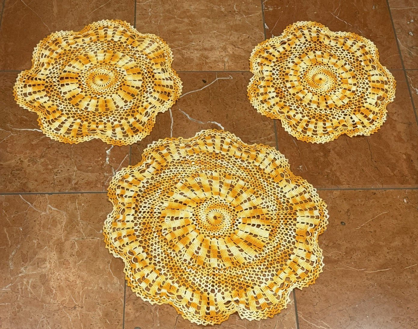 VINTAGE VARIEGATED SHADES ORANGE FLORAL CROCHET 14.5\