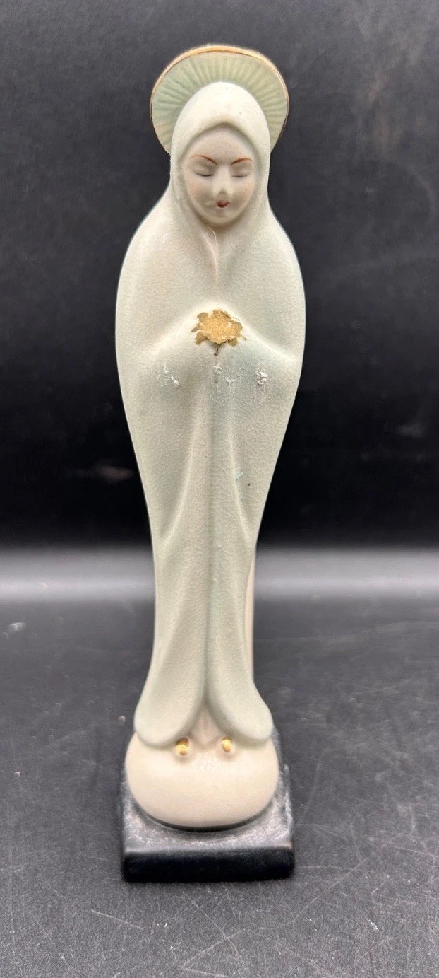 Praying Madonna Porcelain Vase Statue white Made In Japan 6.5” Praying Madonna Porcelain Vase Statue white Made In Japan 6.5”