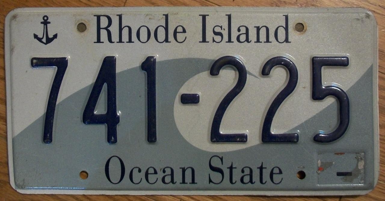 SINGLE RHODE ISLAND LICENSE PLATE - 741-225 - OCEAN STATE