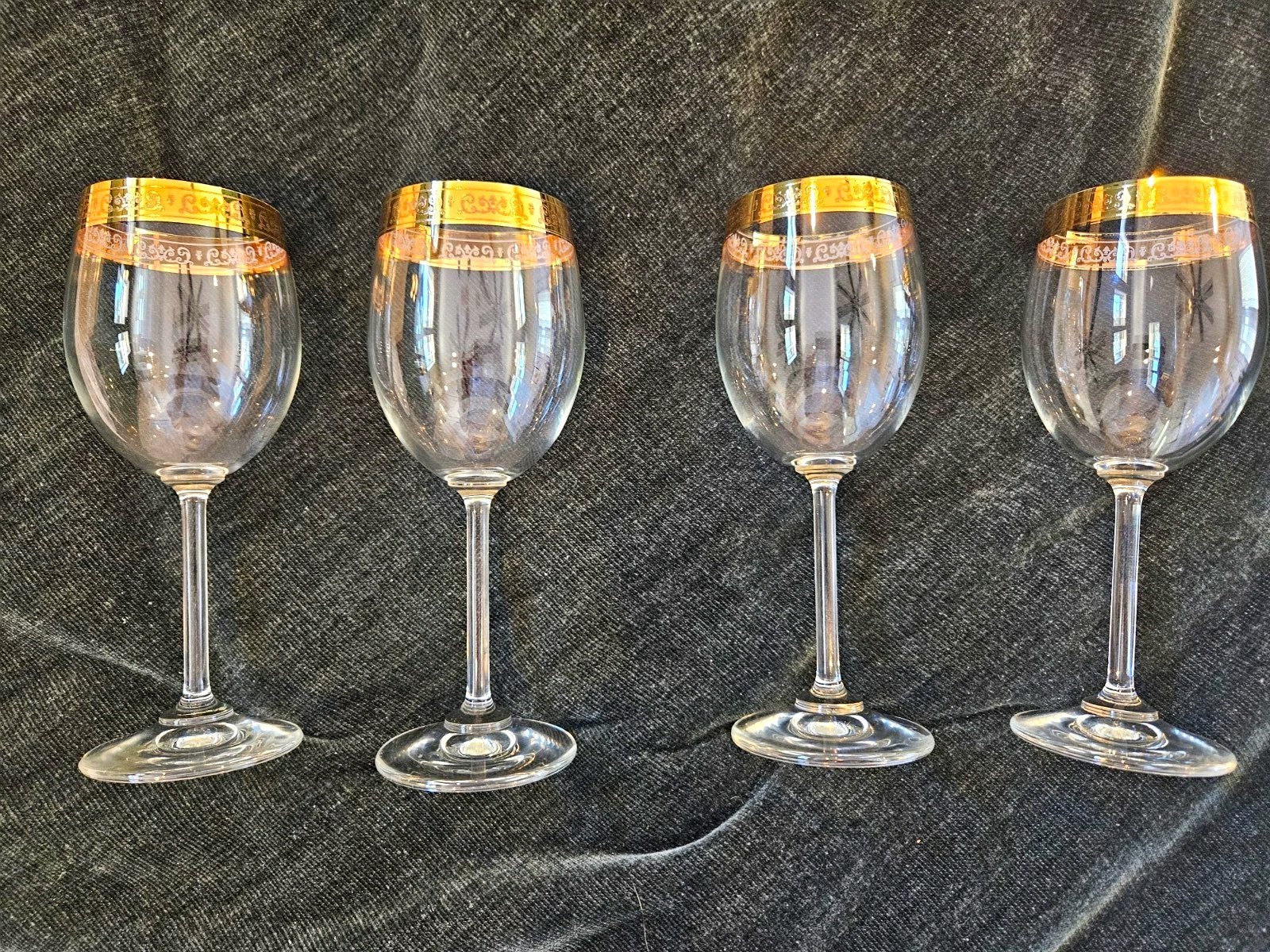 Gold Rim Glass Stem Ware 4 Total.. 2 Perfect 2 Have Damage On Edge Gold Rim Glass Stem Ware 4 Total.. 2 Perfect 2 Have Damage On Edge
