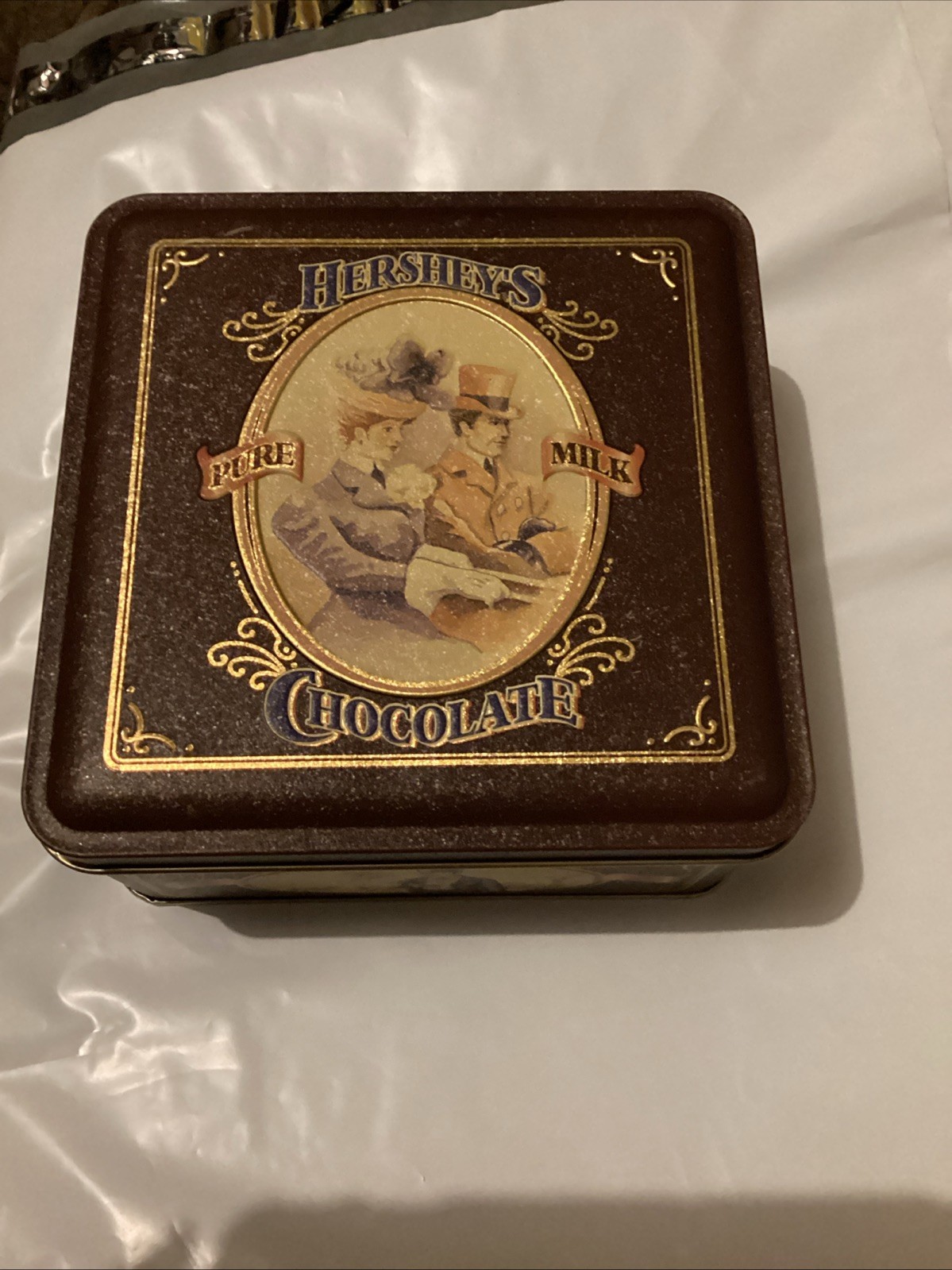 Hershey's Pure Milk Chocolate Tin (1995 Vintage Edition #4) 6”x6”x3” (#67)