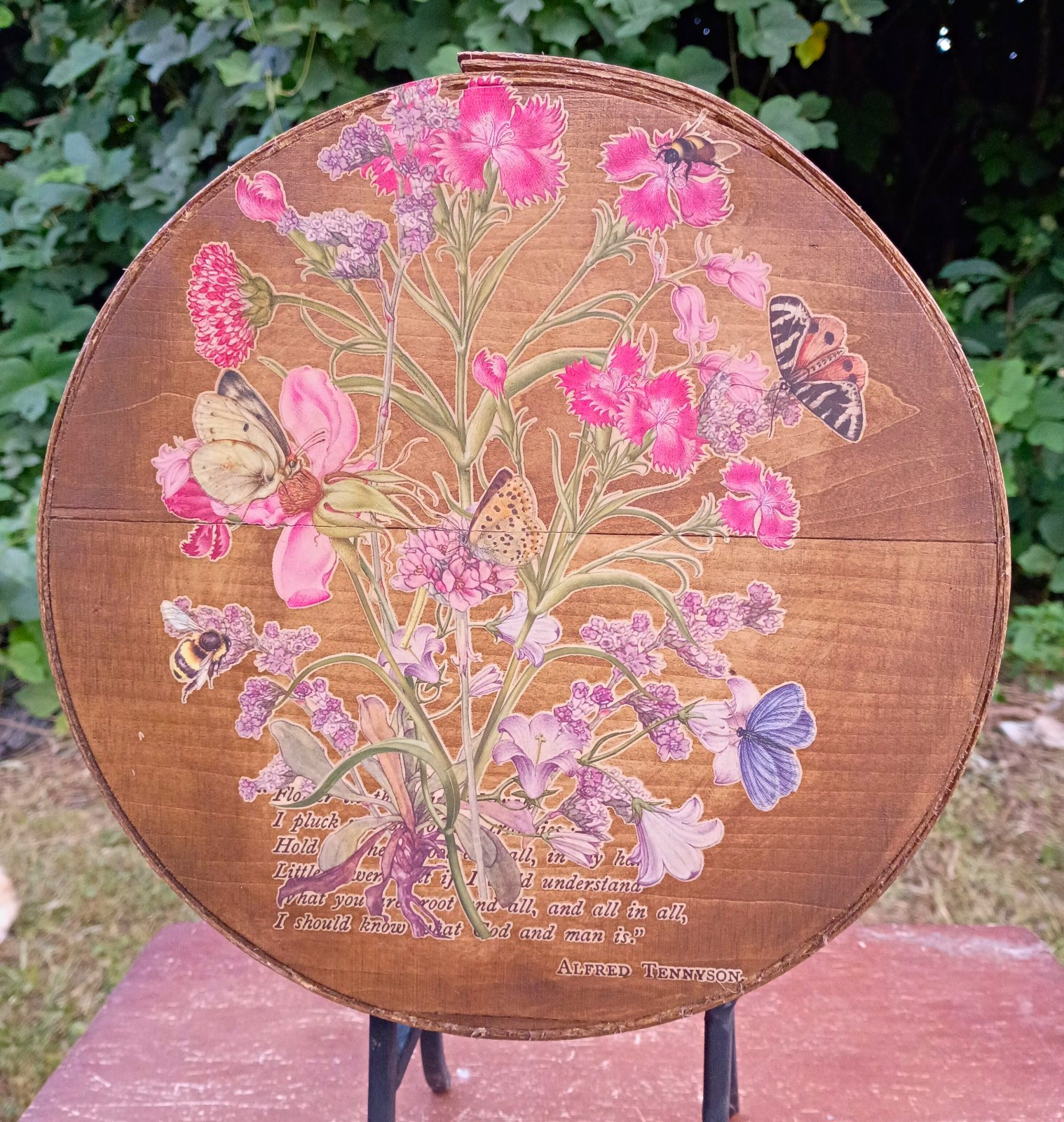 Hand-Crafted Wooden Box With Cloth Lining– Vintage Style Botanical Art Hand-Crafted Wooden Box With Cloth Lining– Vintage Style Botanical Art