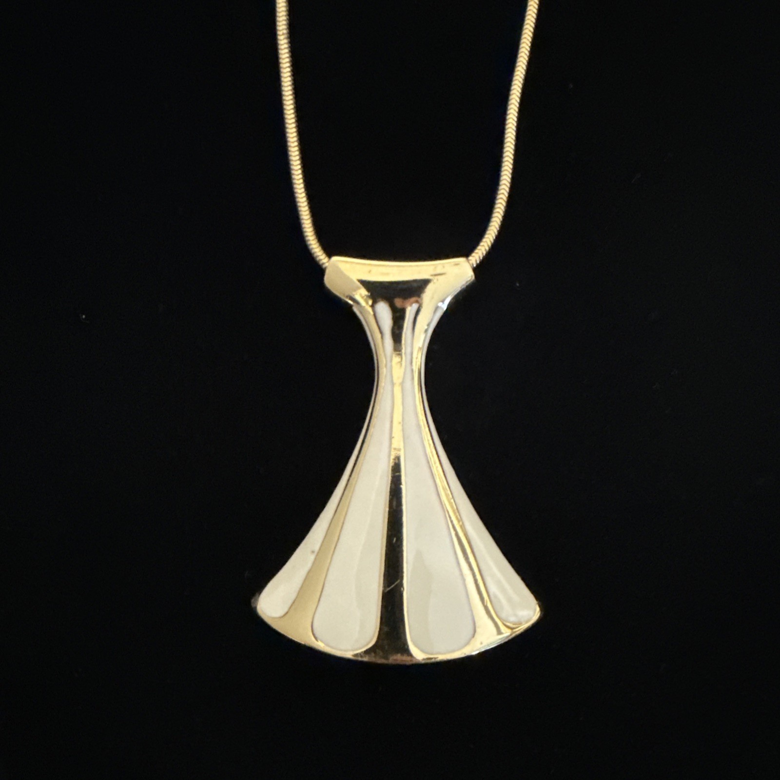 Vintage Trifari Goldtone & Cream Enamel Pendant Necklace 