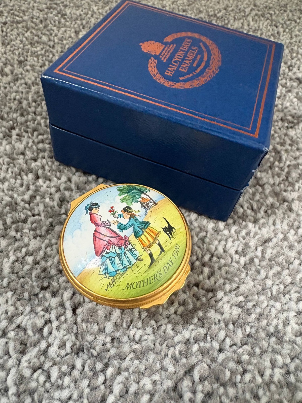 Halcyon Days Mother's Day 1981 England Hand Painted Enamel Trinket Box Vintage
