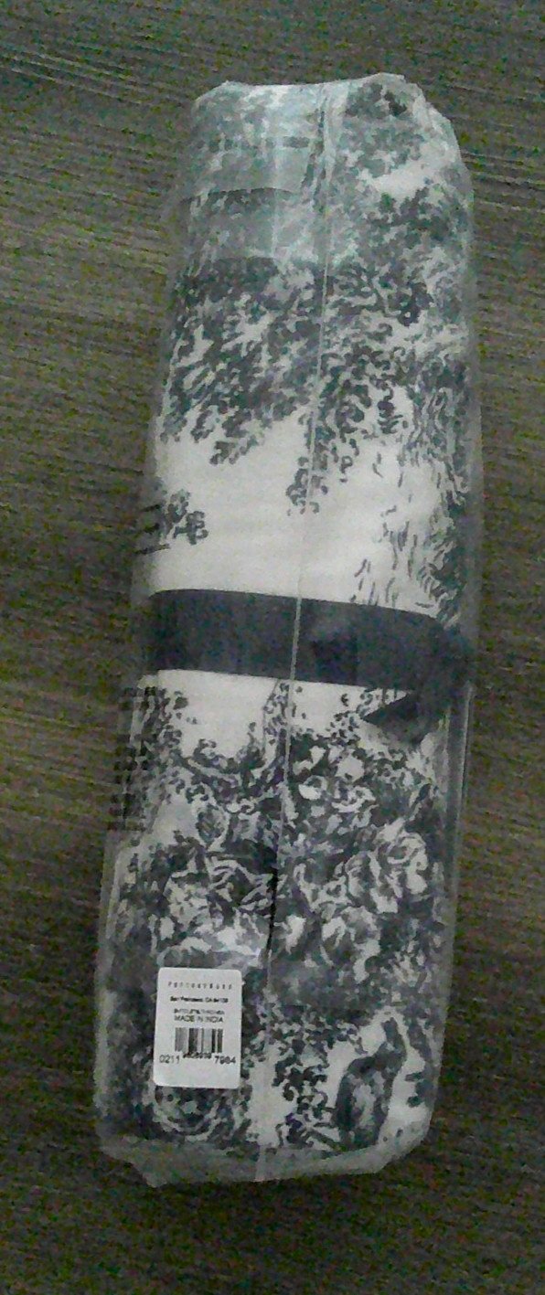 Pottery Barn Brandon Maxwell Groveland Navy Blue Toile Reversible Sq Table Throw