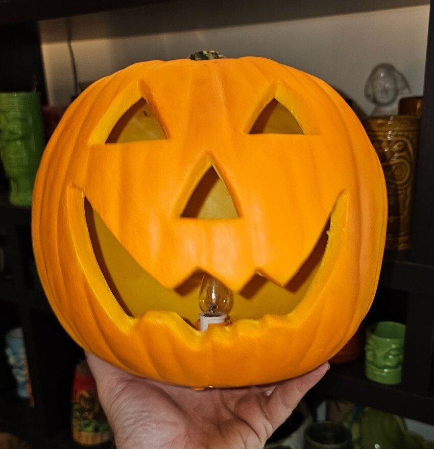 Vintage Gemmy Halloween Blow Mold Light Up Plastic Pumpkin Jack o Lantern 9