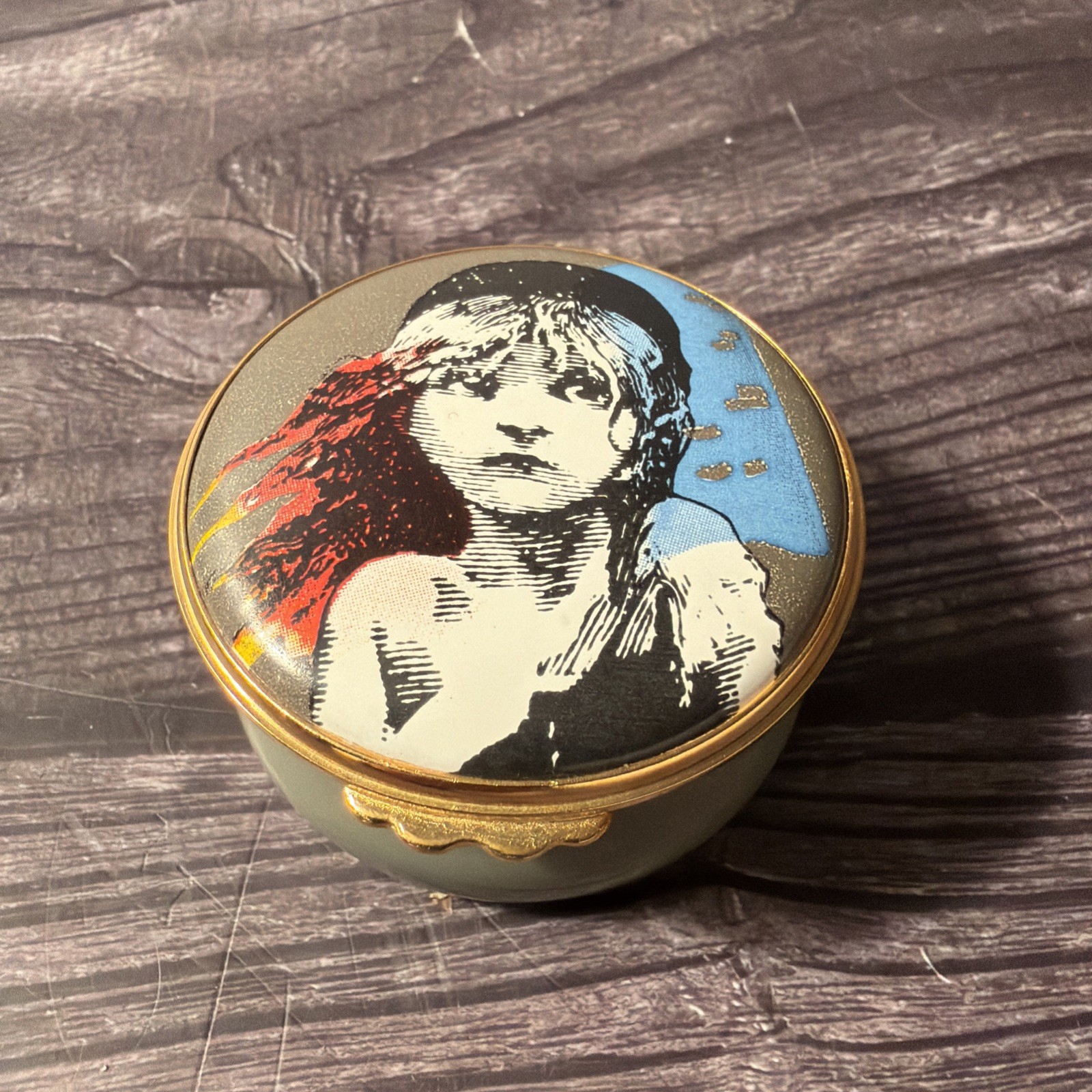 1986 Halcyon Days Les Miserables Enamel Trinket Box Theatre Collection No 2