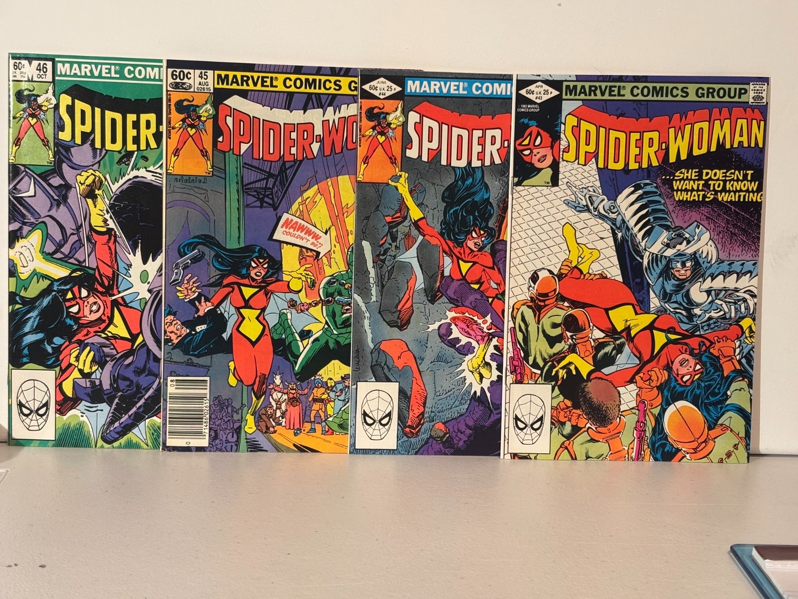 SPIDER-WOMAN 43 44 45 46 - 1982 - VF/NM - Chris Claremont & Stephen Leialoha