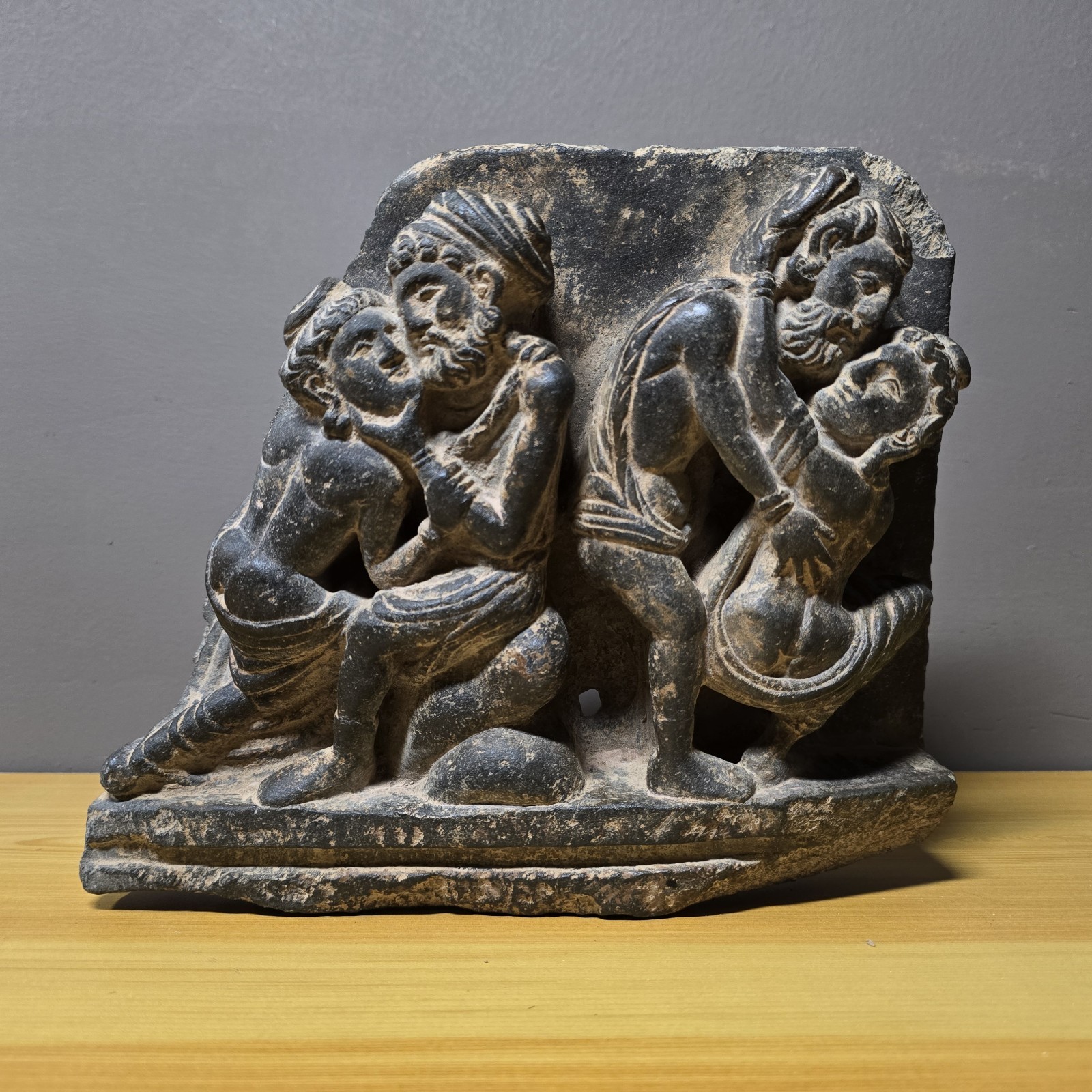 A NICE GANDHARA STONE SCHIST PLATE FRAGMENT WITH A STORY