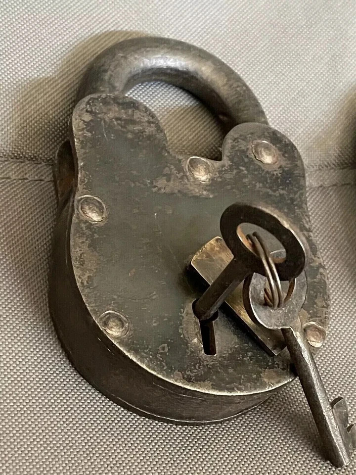 5\'\' padlock Antique old heavy iron Working lock with 2 keys Lock