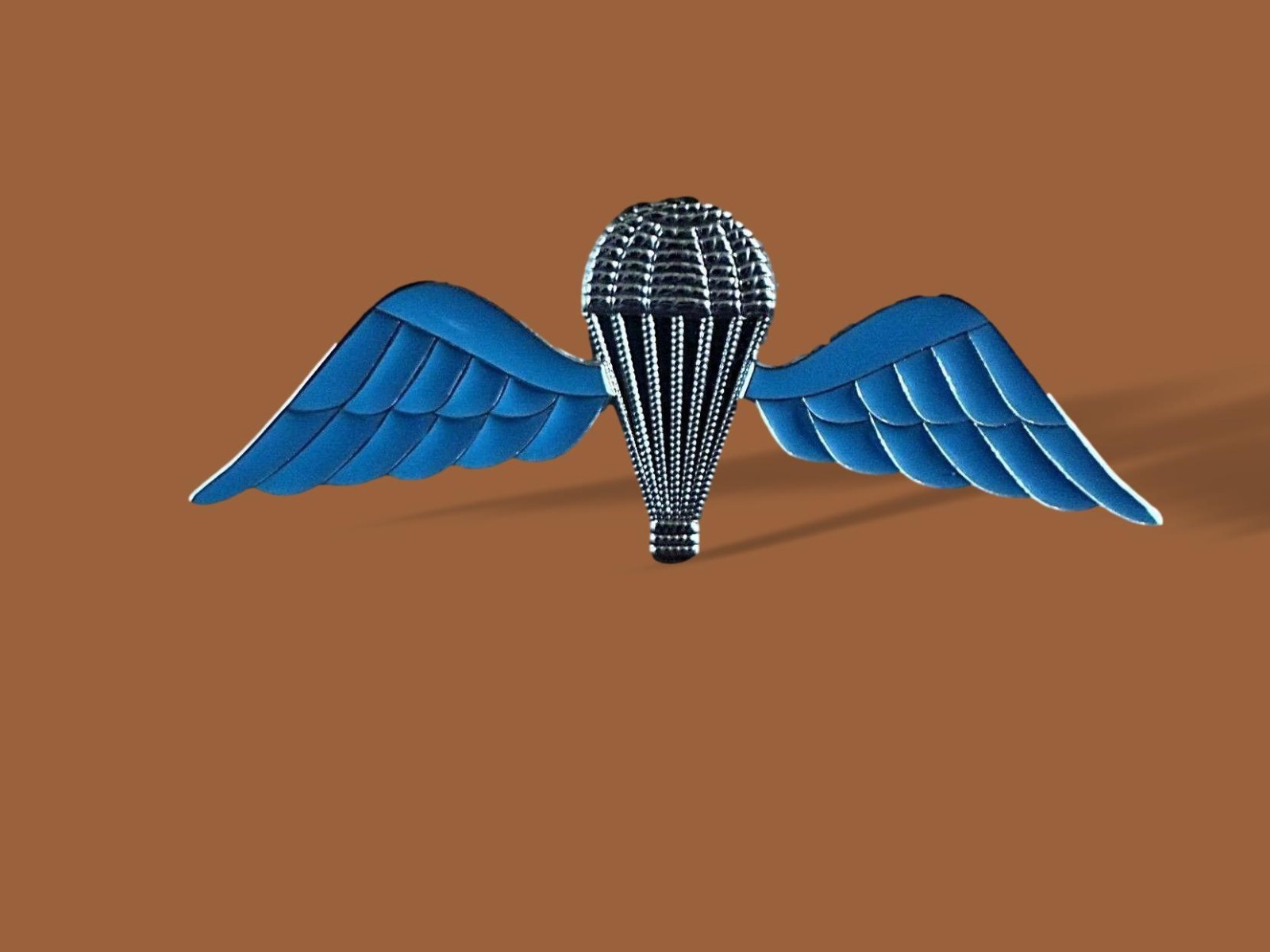BRITISH MILITARY JUMP WINGS BADGE 2 7/8