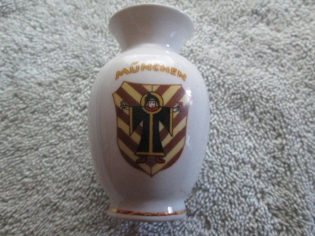 Schumann, Munich, Germany Souvenir 3 Inch Miniature Vase, Bavaria Schumann, Munich, Germany Souvenir 3 Inch Miniature Vase, Bavaria