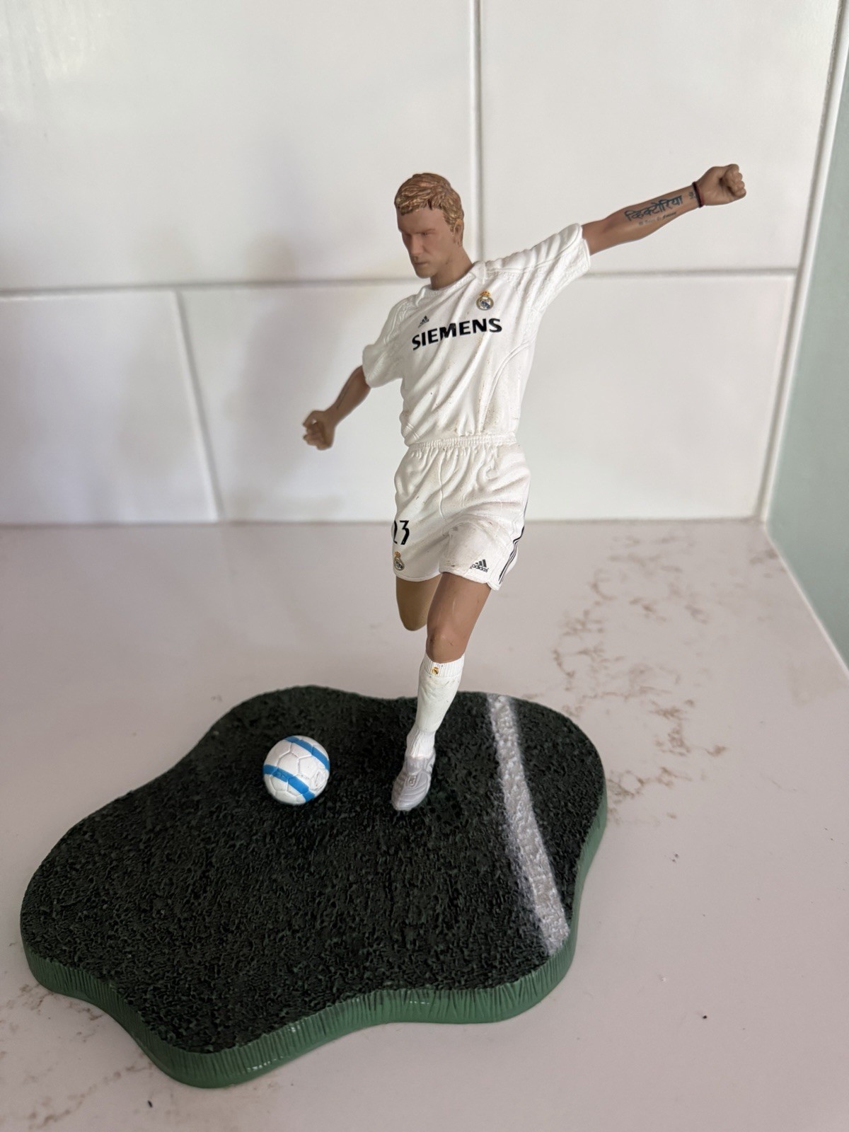 David Beckham #23 Real Madrid Painted Resin Soccer Figure 8in 3D Base w/ Ball David Beckham #23 Real Madrid Painted Resin Soccer Figure 8in 3D Base w/ Ball