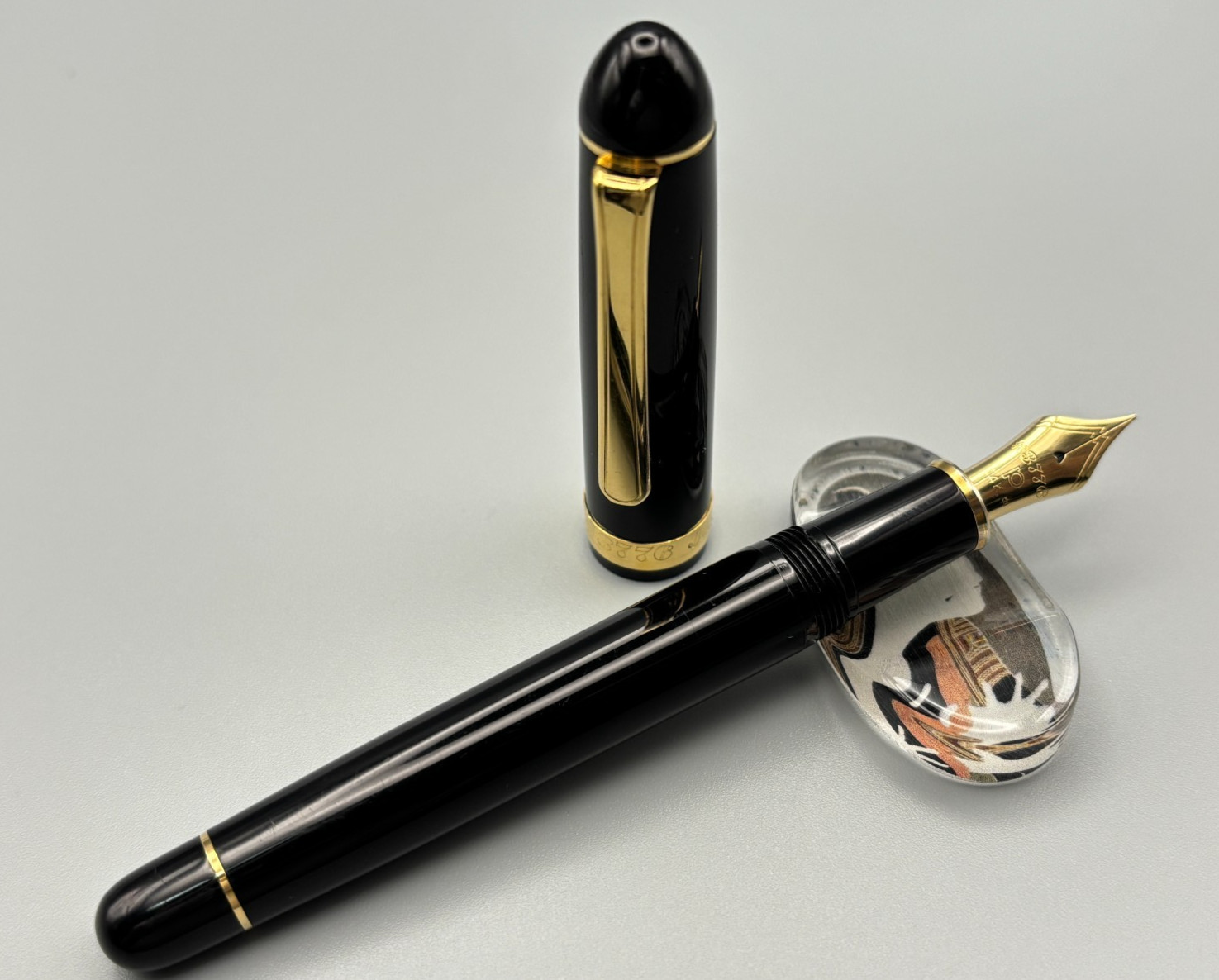 Vintage Platinum #3776 Century Fountain Pen Black 14K Medium Nib from japan