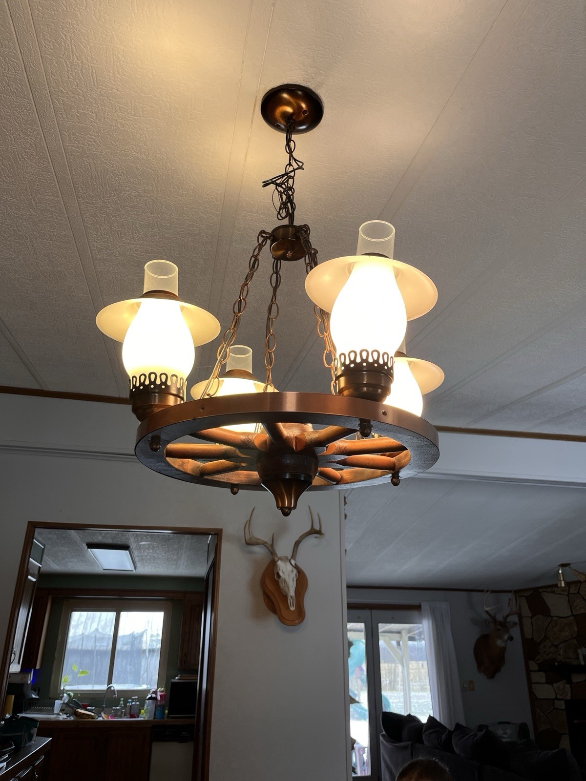 Vintage 4 Light Wagon Wheel Hanging Chandelier Lamp Light Fixture 18\