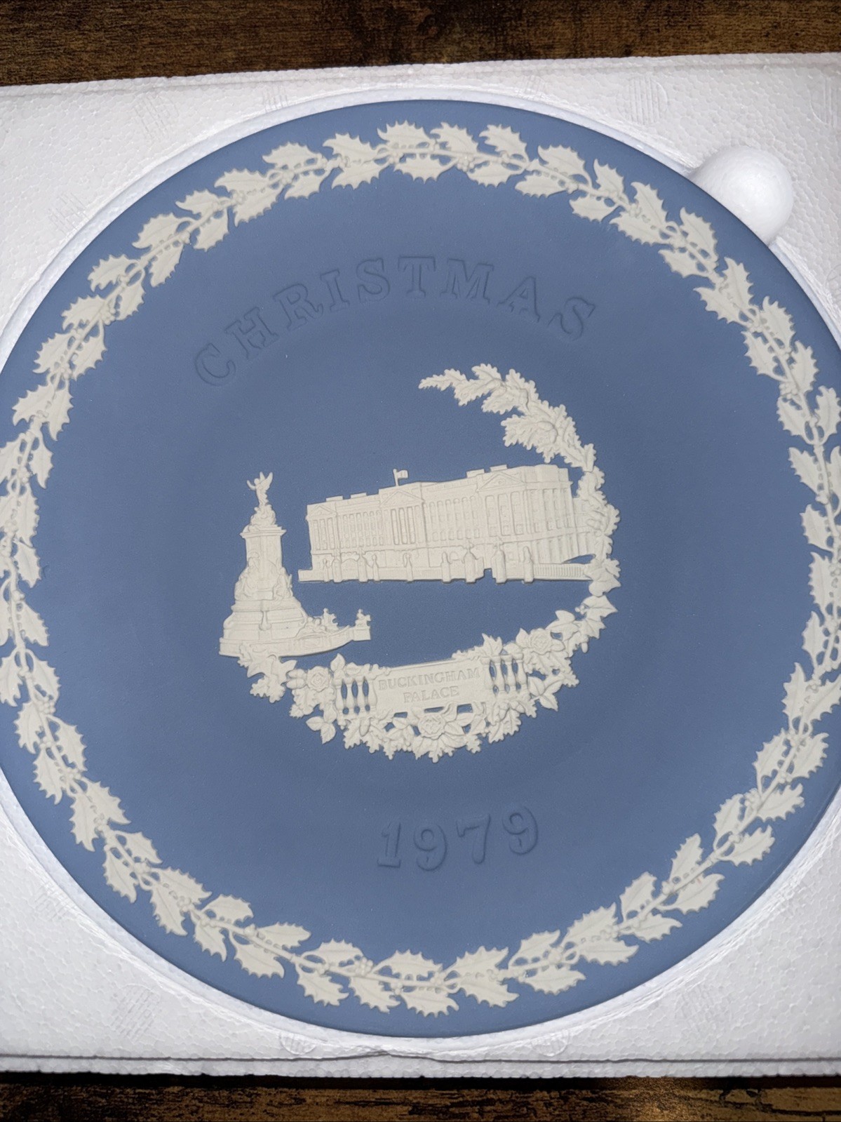 Vintage 1979 Buckingham Palace Wedgwood Blue White Christmas Plate Vintage 1979 Buckingham Palace Wedgwood Blue White Christmas Plate