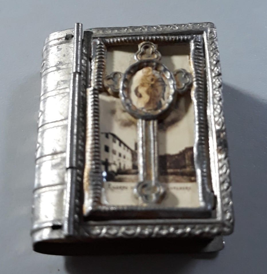 Vintage Italian “Ricordo Montenero” Miniature Prayer Book Souvenir Raised Cross Vintage Italian “Ricordo Montenero” Miniature Prayer Book Souvenir Raised Cross