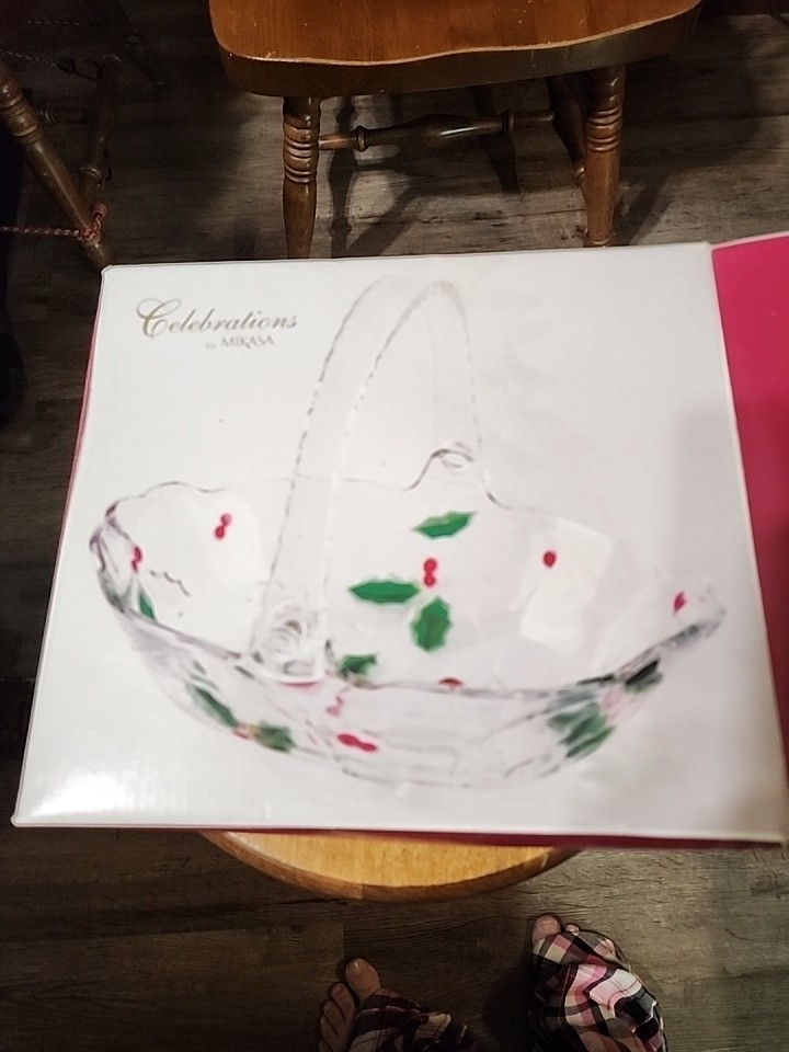 MIKASA CELEBRATIONS MERRY HOLLY PATTERN 9.5