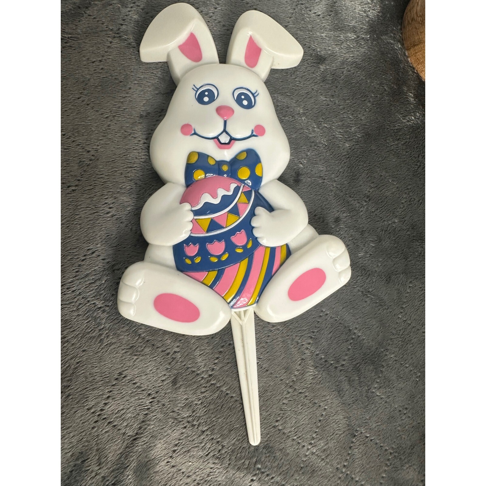 VINTAGE EASTER BUNNY Rabbit Yard Stakes White  Plastic 11\