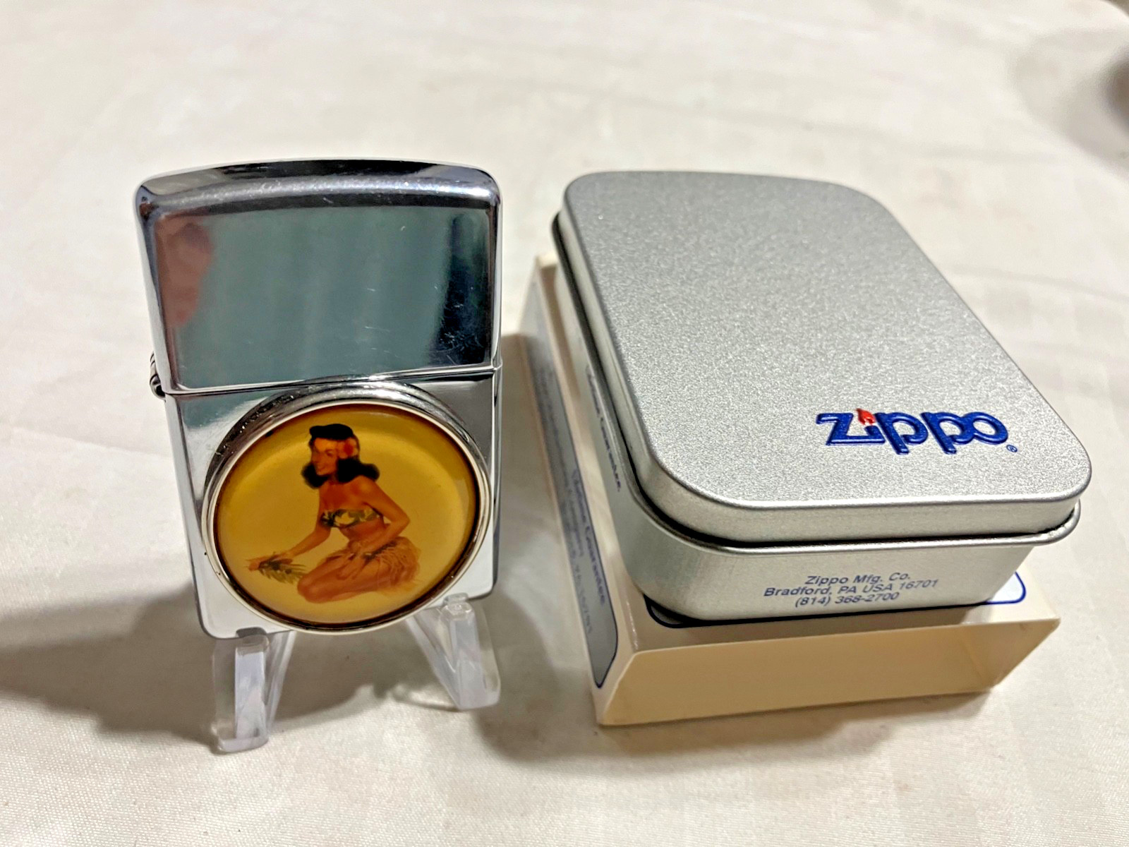 Old Unfired Zippo 1997 HAWAIIAN Pinup Girl Emblem Lighter with Tin XIII Code Old Unfired Zippo 1997 HAWAIIAN Pinup Girl Emblem Lighter with Tin XIII Code