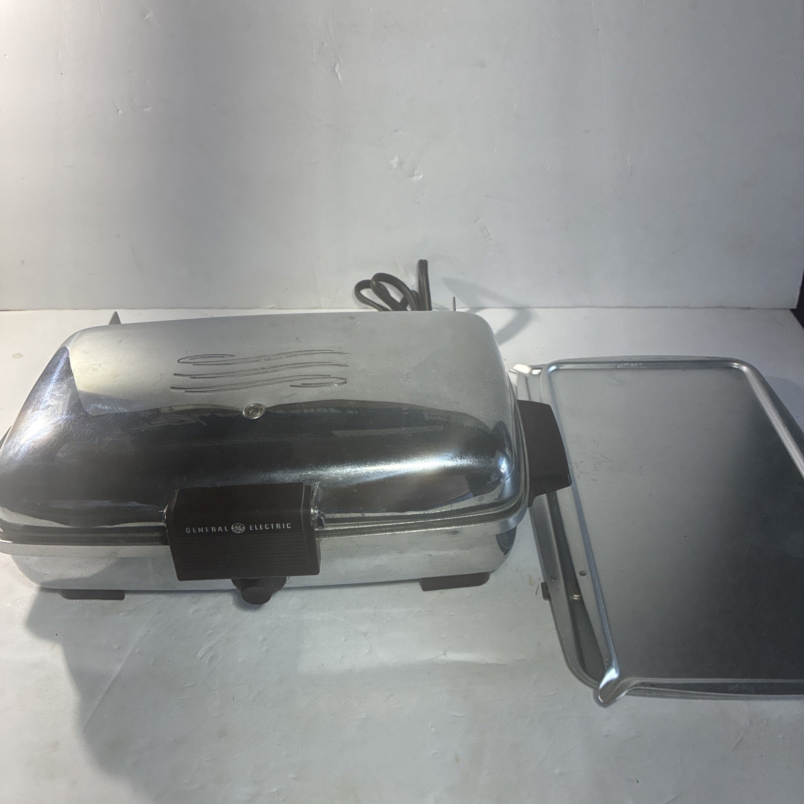 Vintage GE General Electric 179G40 Waffle Iron Maker Chrome Heavy Duty Metal