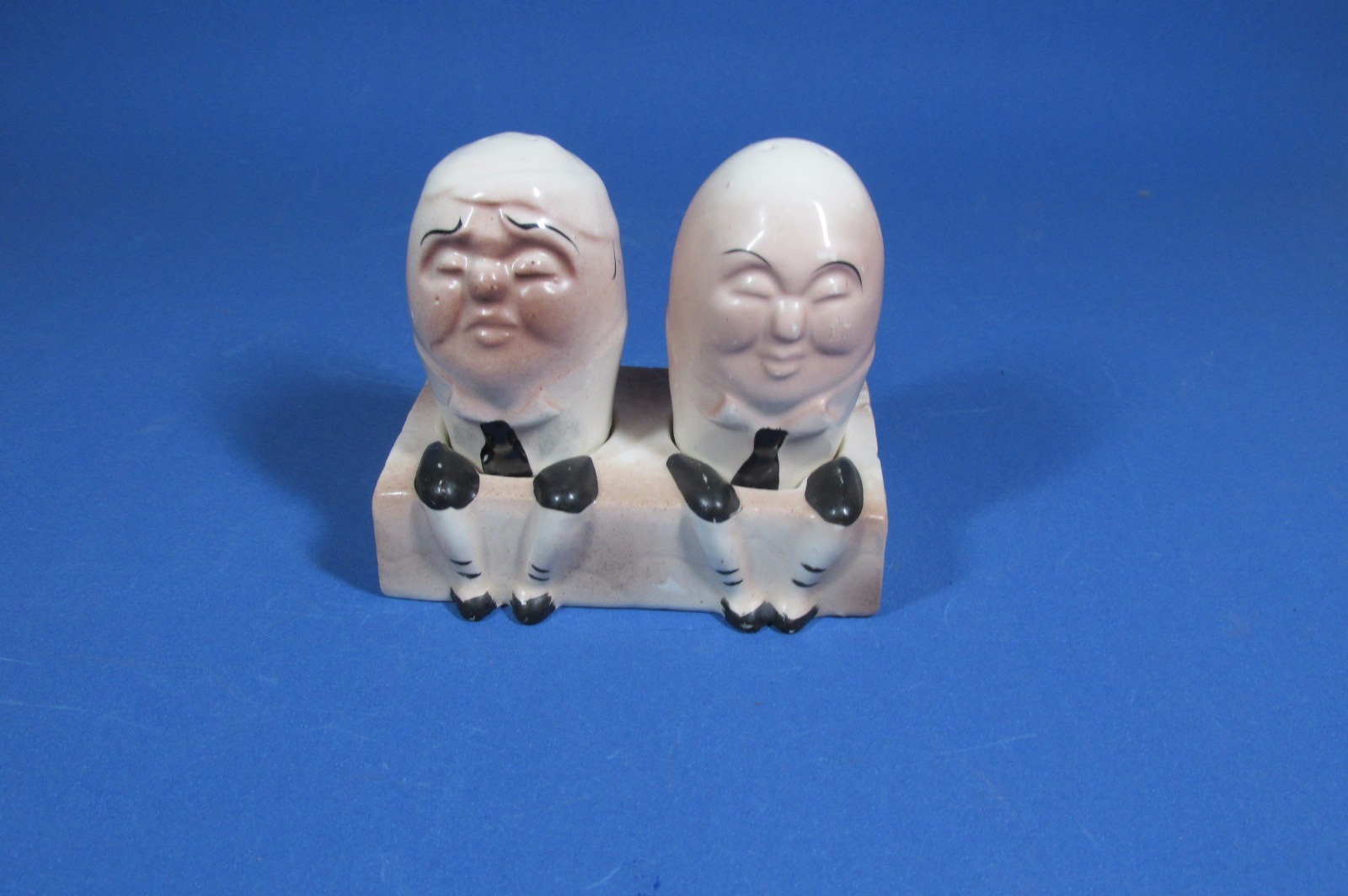 Vintage Humpty Dumpty Salt & Pepper Shakers Brown Tan 