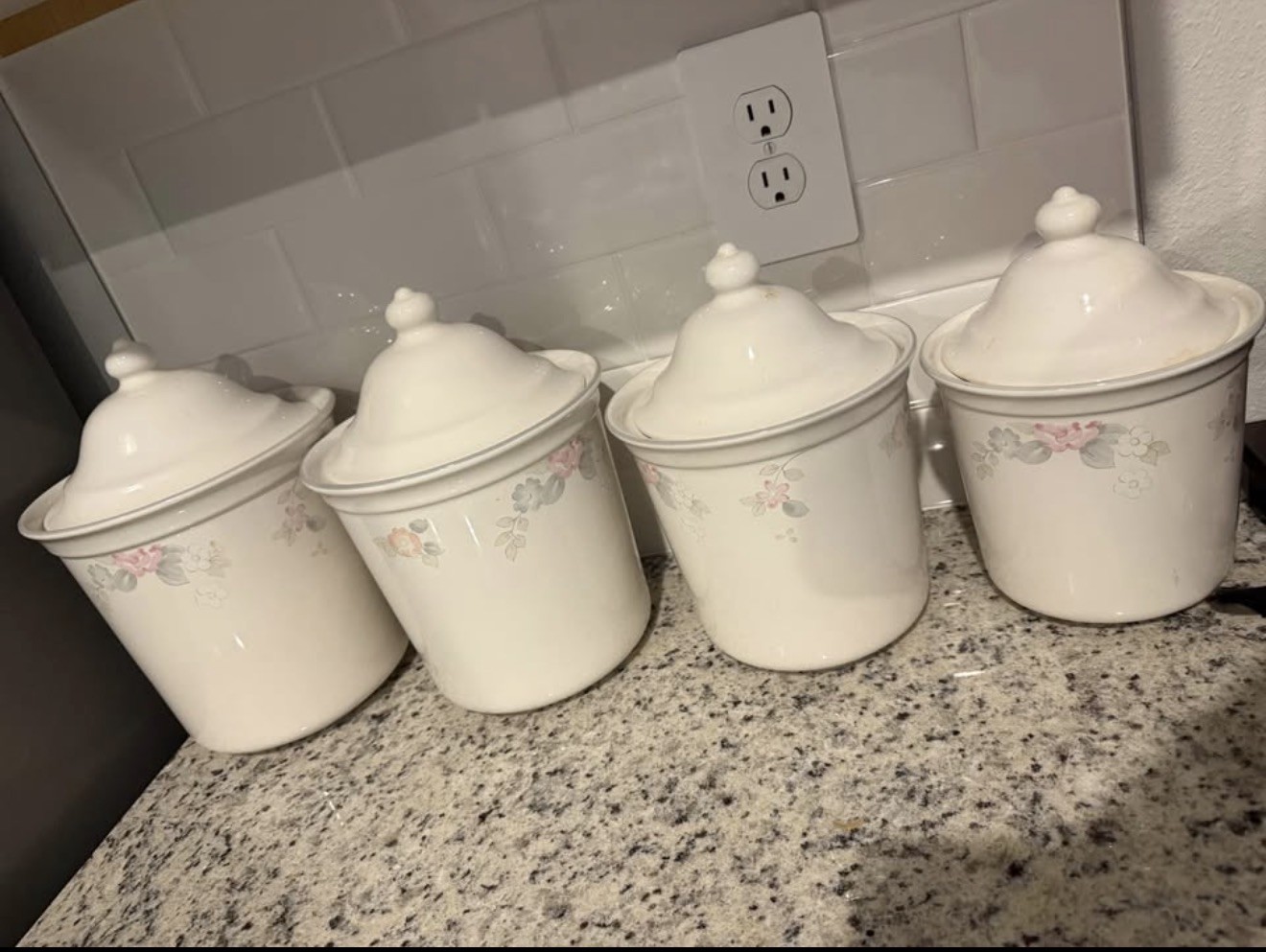 Vtg Pfaltzgraff Floral Wyndham Set Of 4 Kitchen Stoneware Cannisters With Lids 