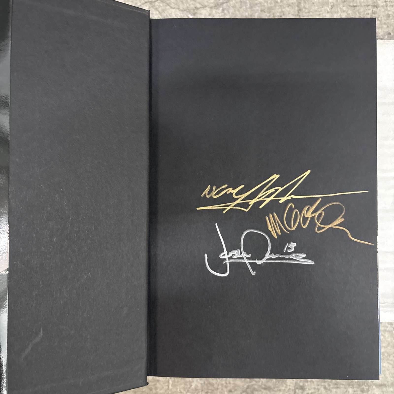 Batman: Odyssey DC Comics 2012 Hardcover First Printing Signed by: 3 Creators 