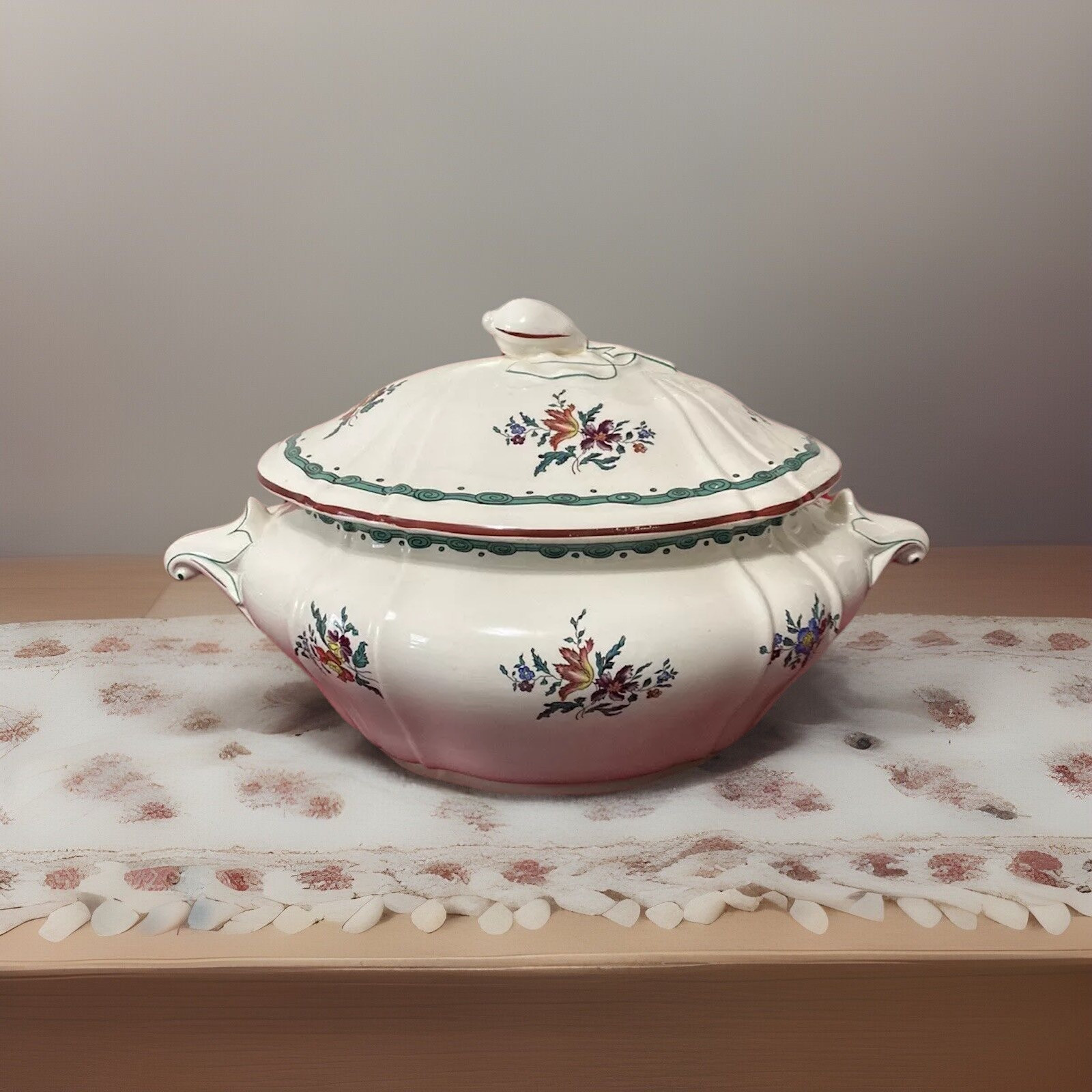Beautiful Vintage Tureen Beautiful Vintage Tureen