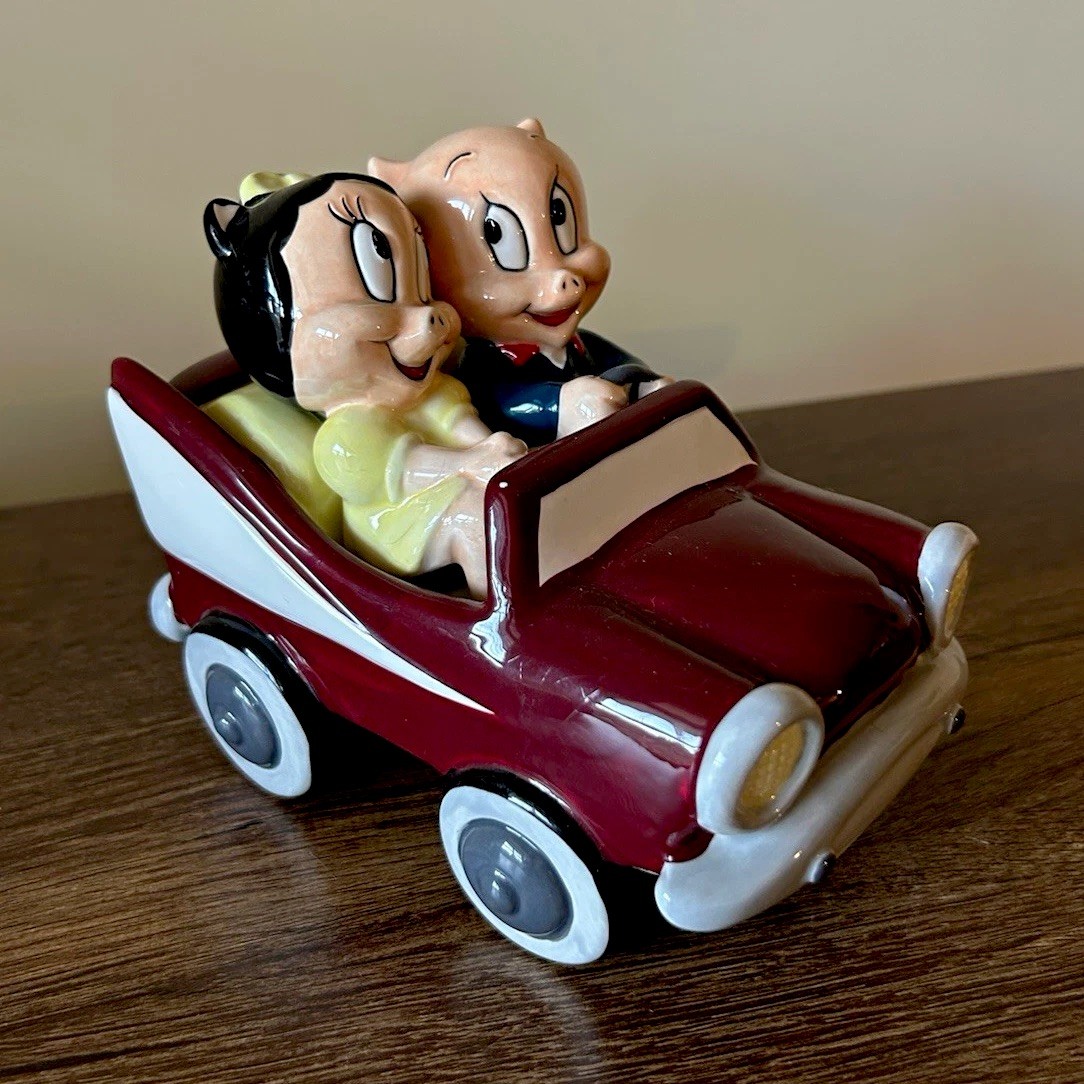 Warner Bros Looney Tunes Porky Pig Vintage Ceramic S & P Set w/ Car Holder 1990s