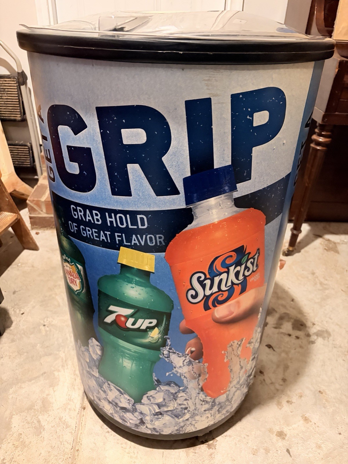 Authentic 7up Sunkist Canada Dry round beverage store display ice cooler/barrel