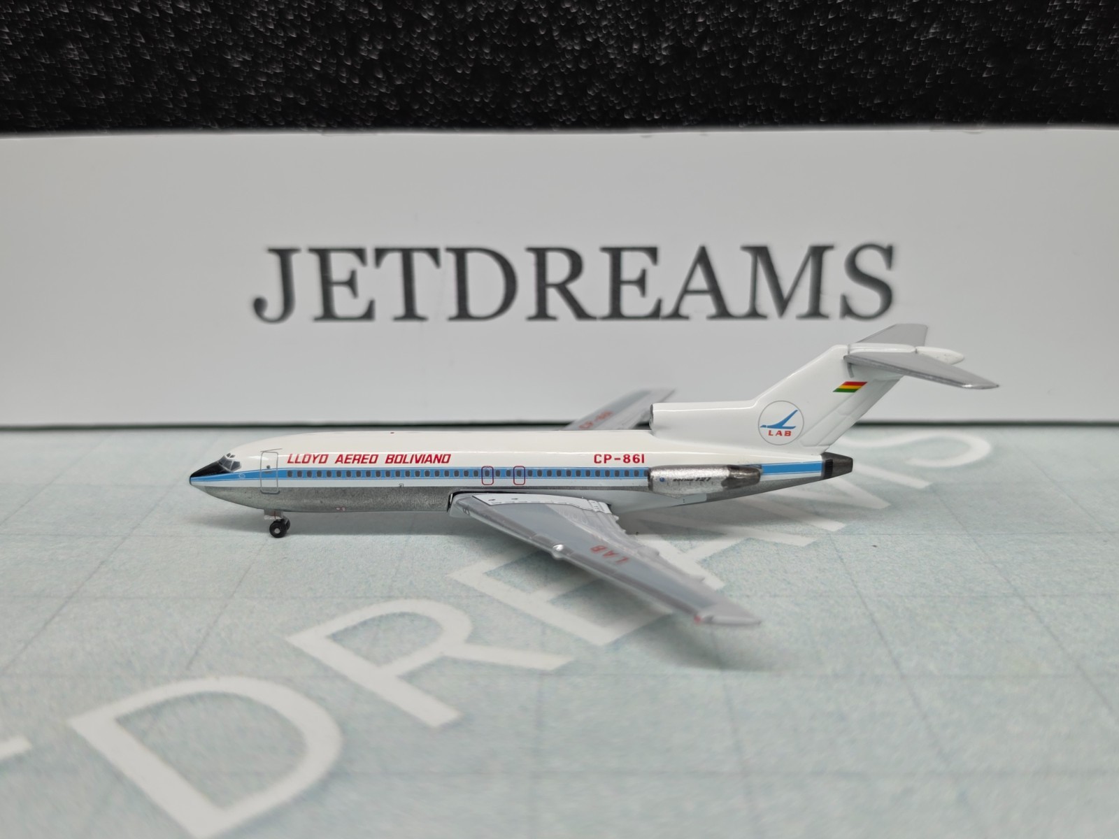 1/400 LAB LLOYD AREO BOLIVIANO BOEING 727-100 1980'S COLORS CP-861 AEROCLASSICS